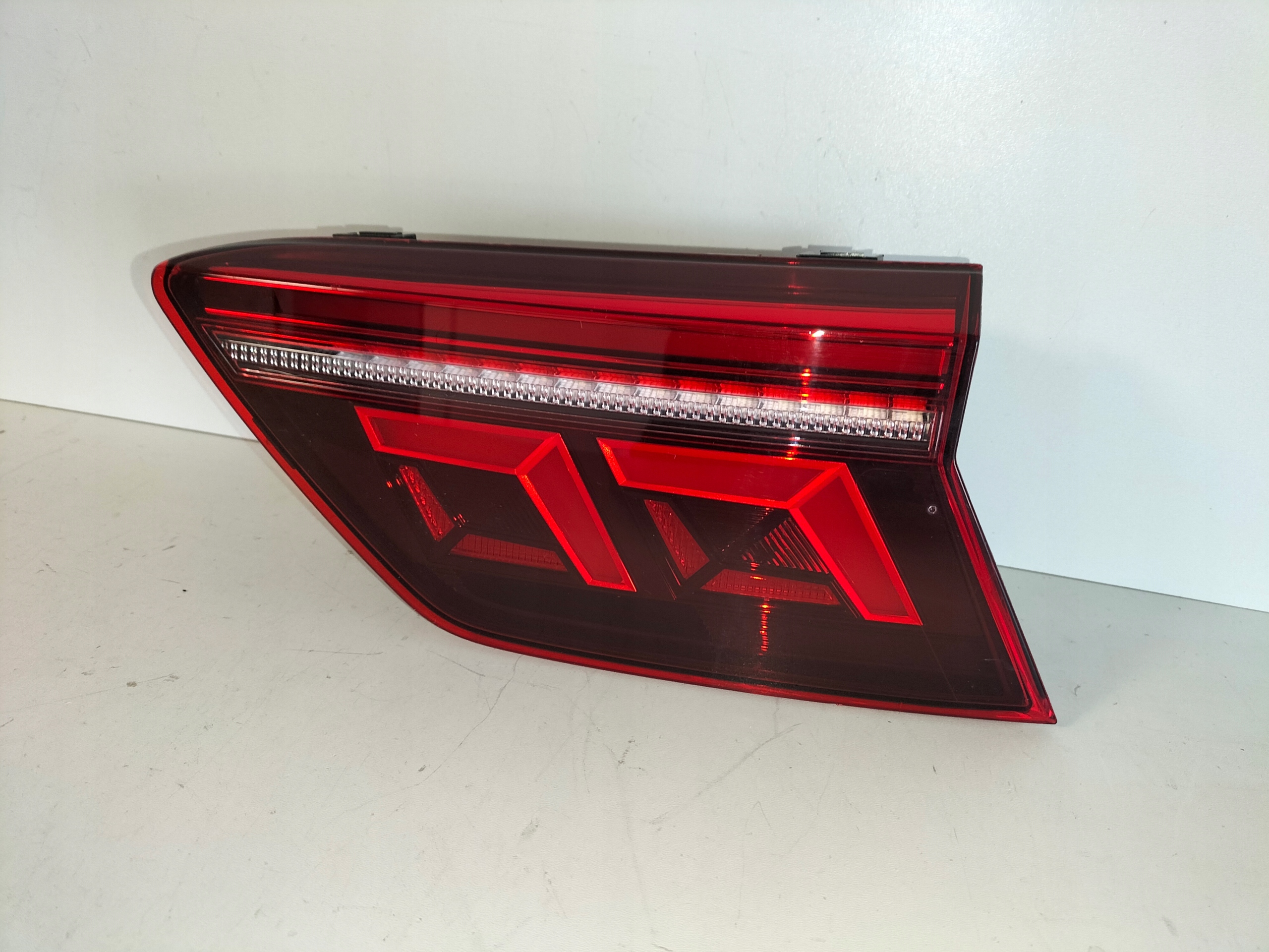 PRAVE ZADNE SVETLO VW TIGUAN II 5NA LIFT 20- LED IQ LIGHT