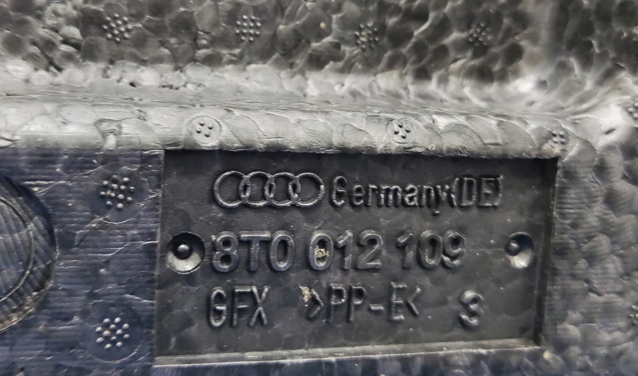 NOSIČ REZERVY POLYSTYRÉN  AUDI A5 I 8T 2007-2011 8T0012109