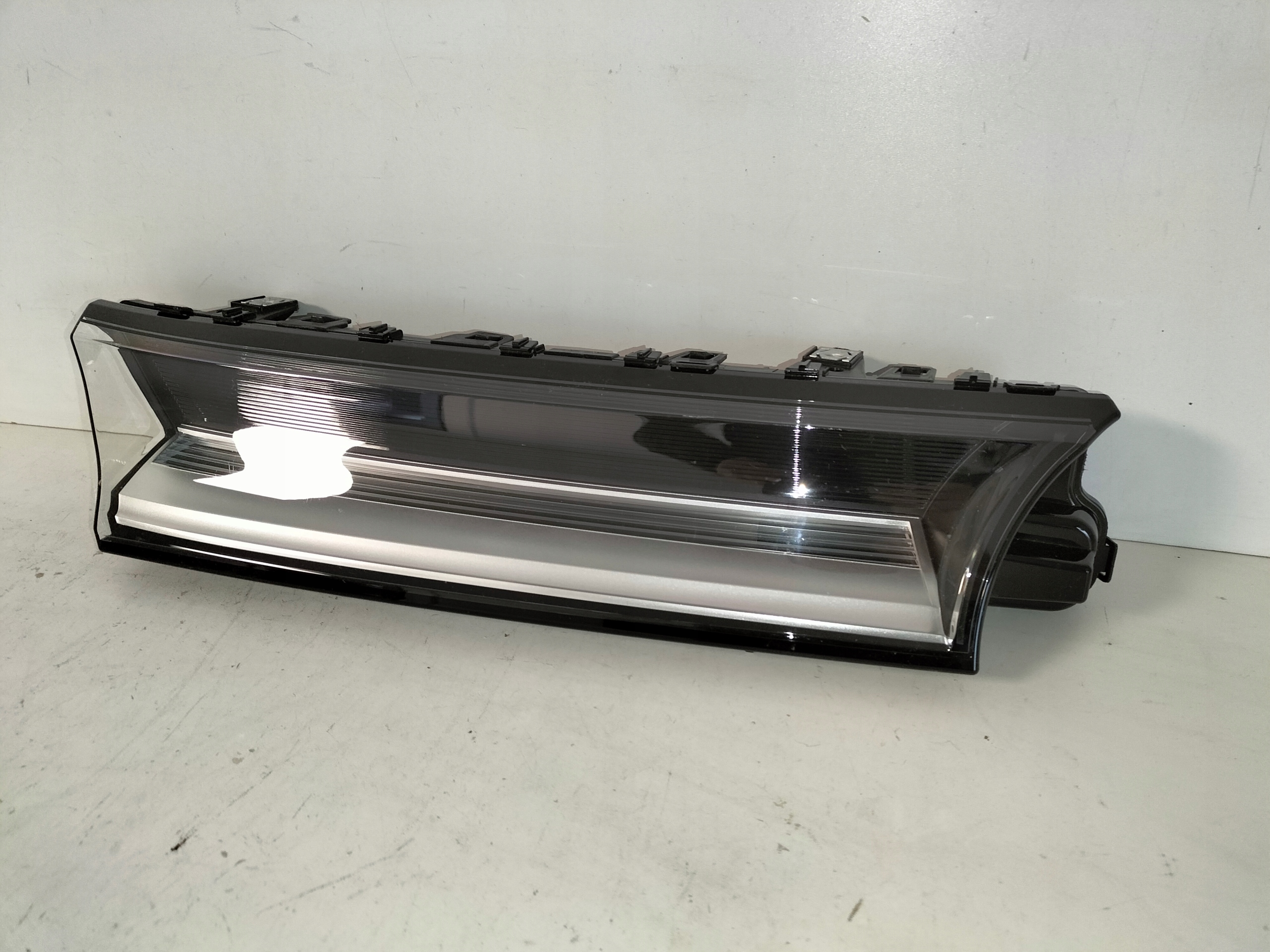 HMLOVKA SVETLO LED DRL PREDNE PRAVE VW T7 MULTIVAN 21-
