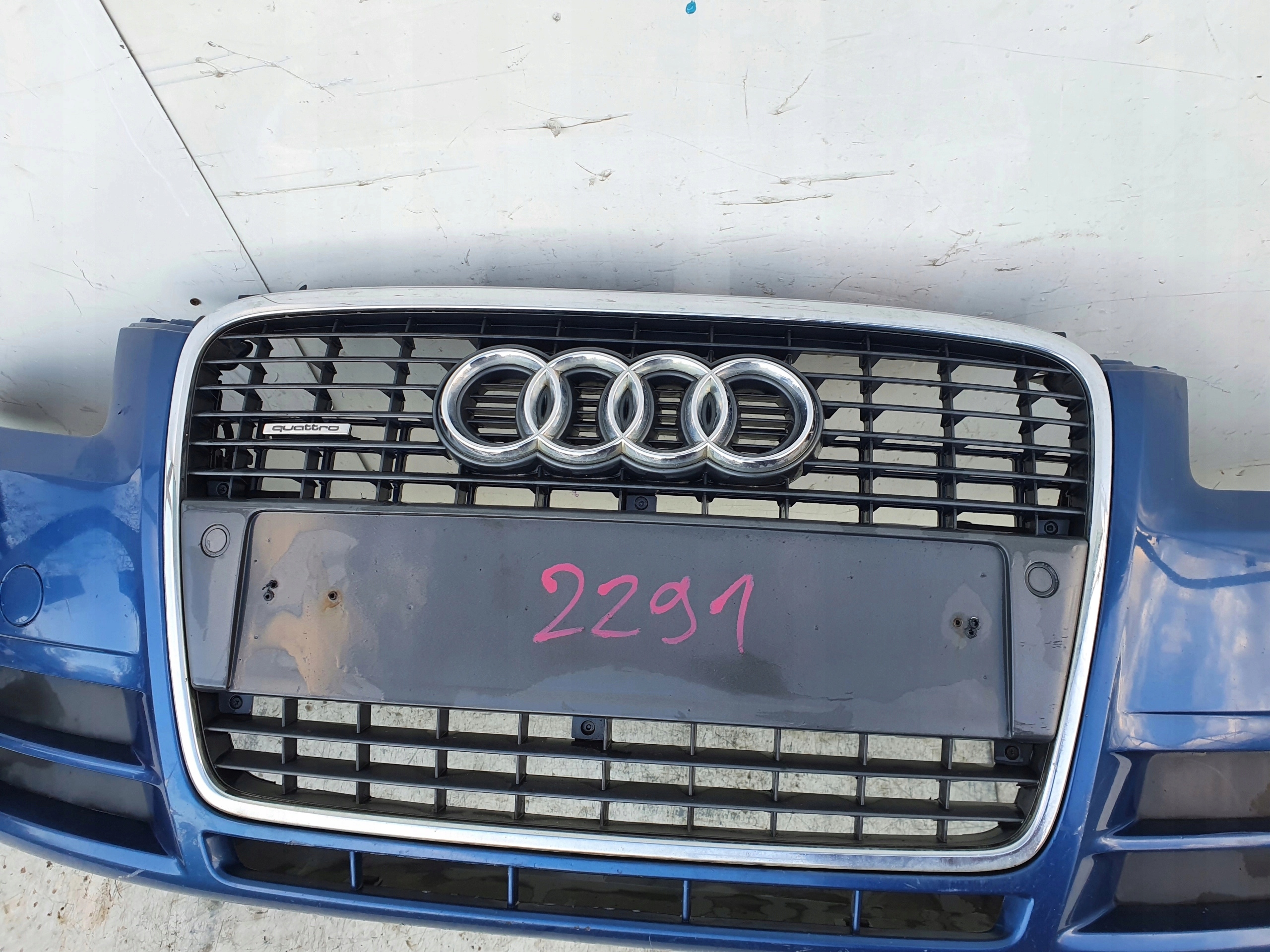 AUDI A4 B7 XENON PDC PREDNÝ NÁRAZNÍK