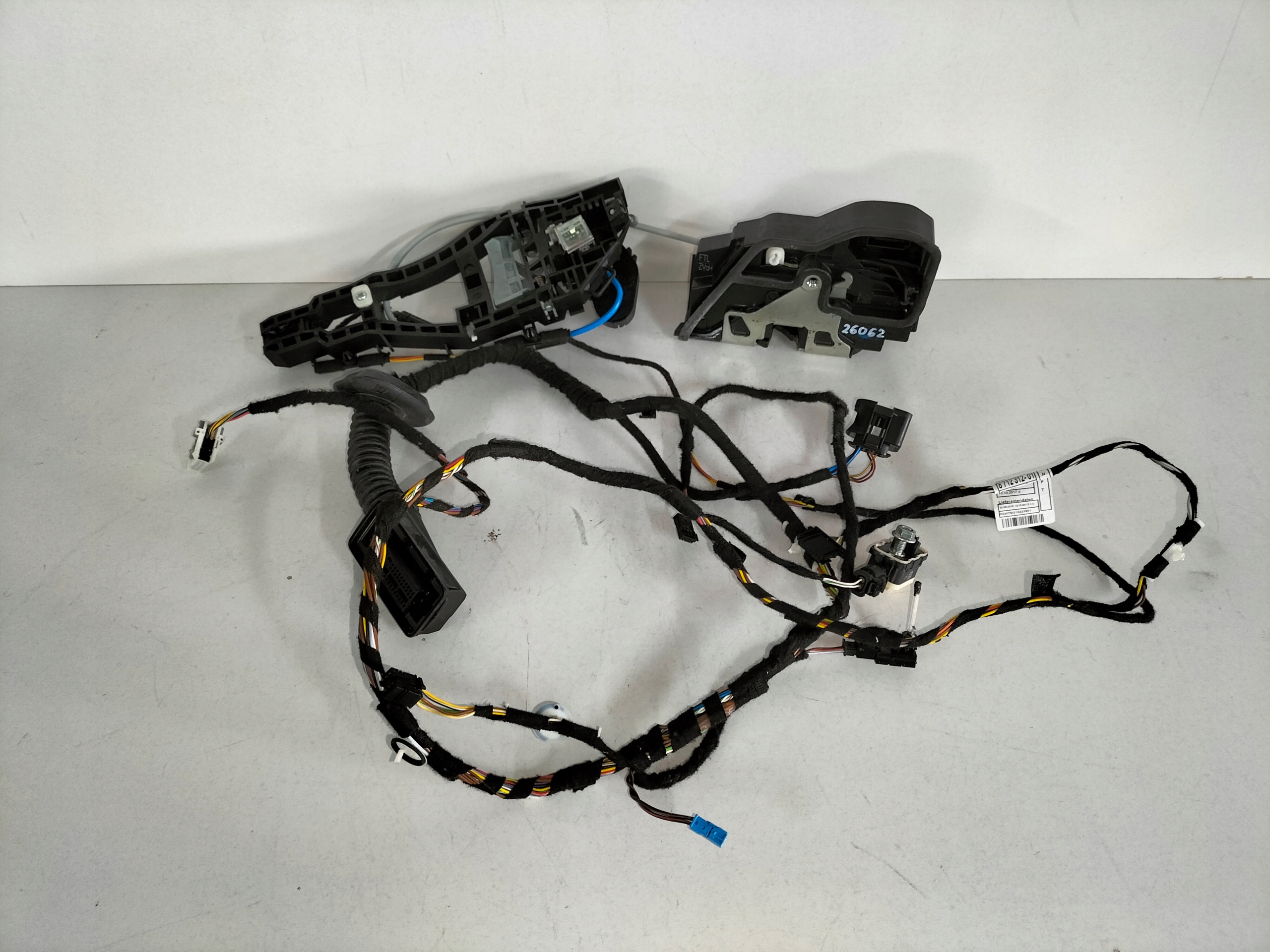 ZAMOK LAVYCH PREDNYCH DVERI BMW 1 F21 11- BMW 2 F22 14-