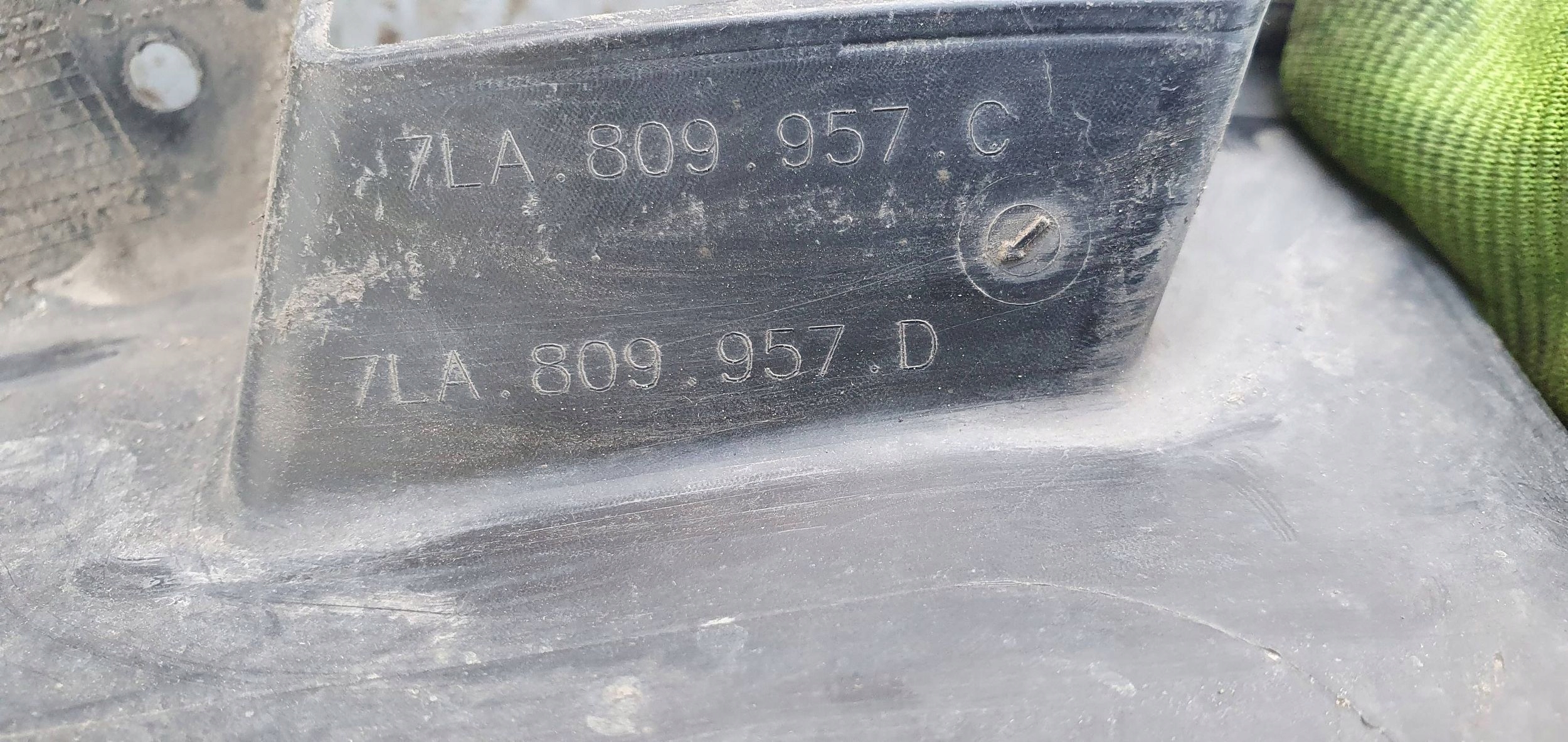 Volkswagen Multivan T6 7LA809957C PODBLATNIK LAVY ĽAVÉ PREDNEe PREDNEe