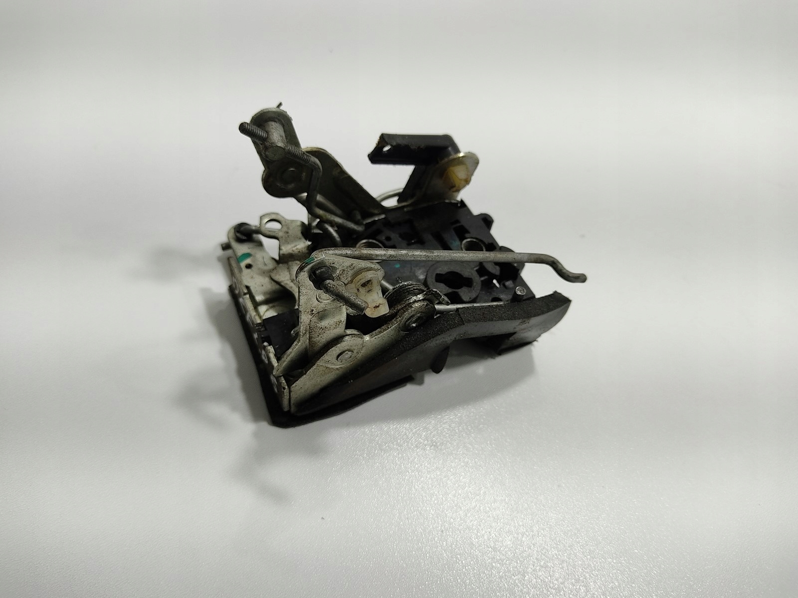 ZAMOK LAVYCH PREDNYCH DVERI LAND ROVER DEFENDER 1999-2014 EUROPA