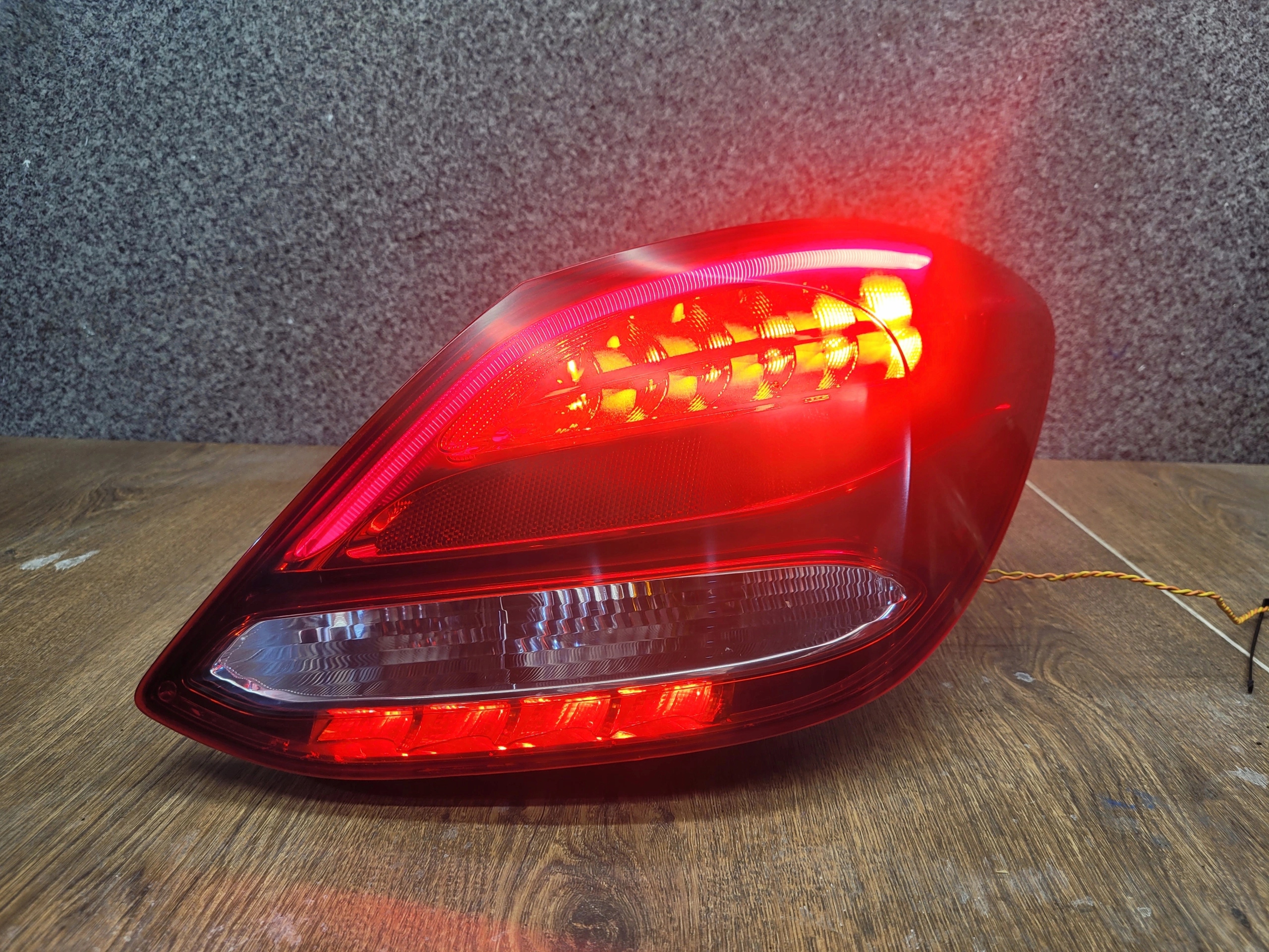 MERCEDES C 205 PRAVE ZADNE SVETLO A2059061257