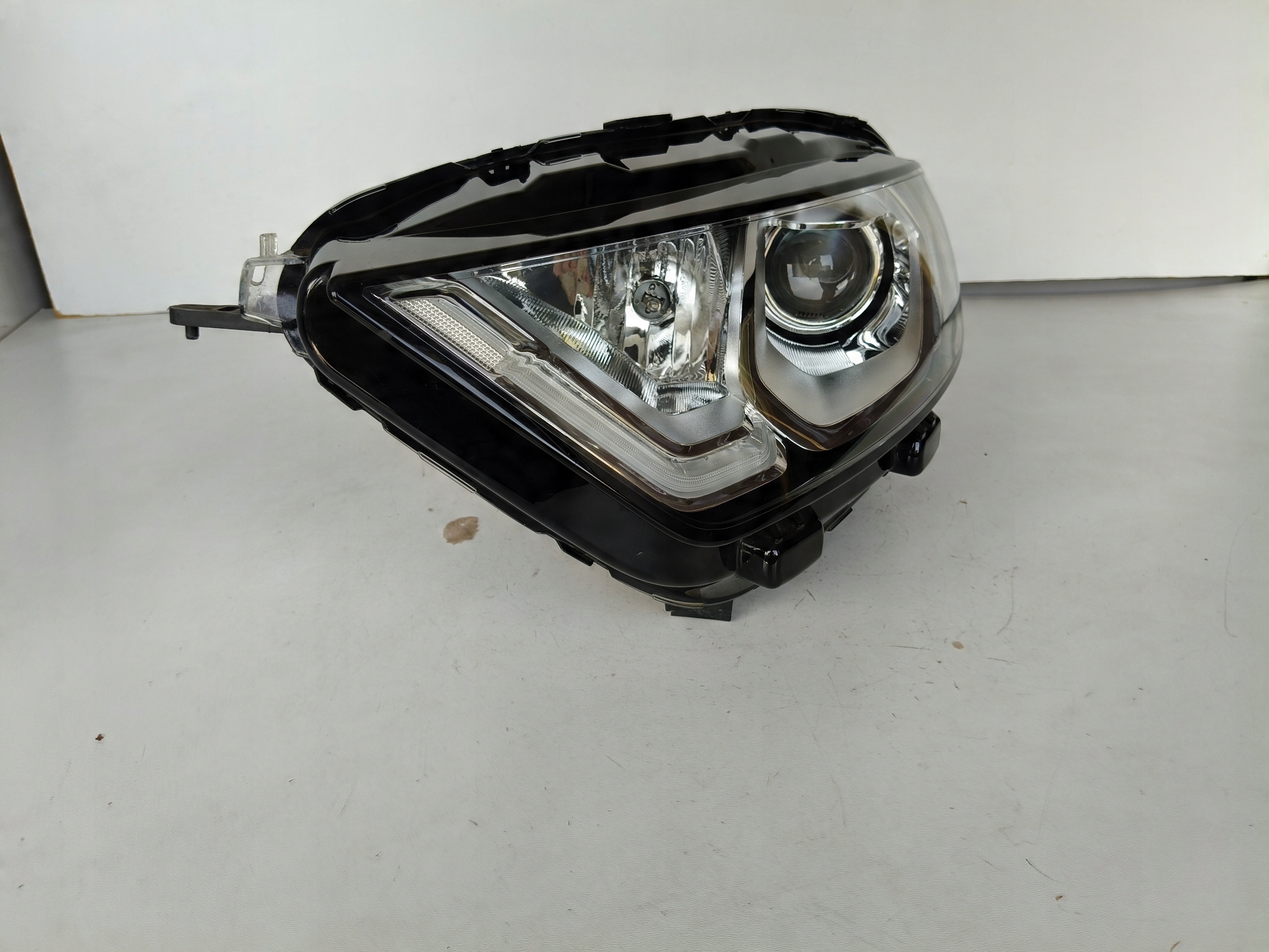 LAVE PREDNE SVETLO FORD ECOSPORT 17- LIFT