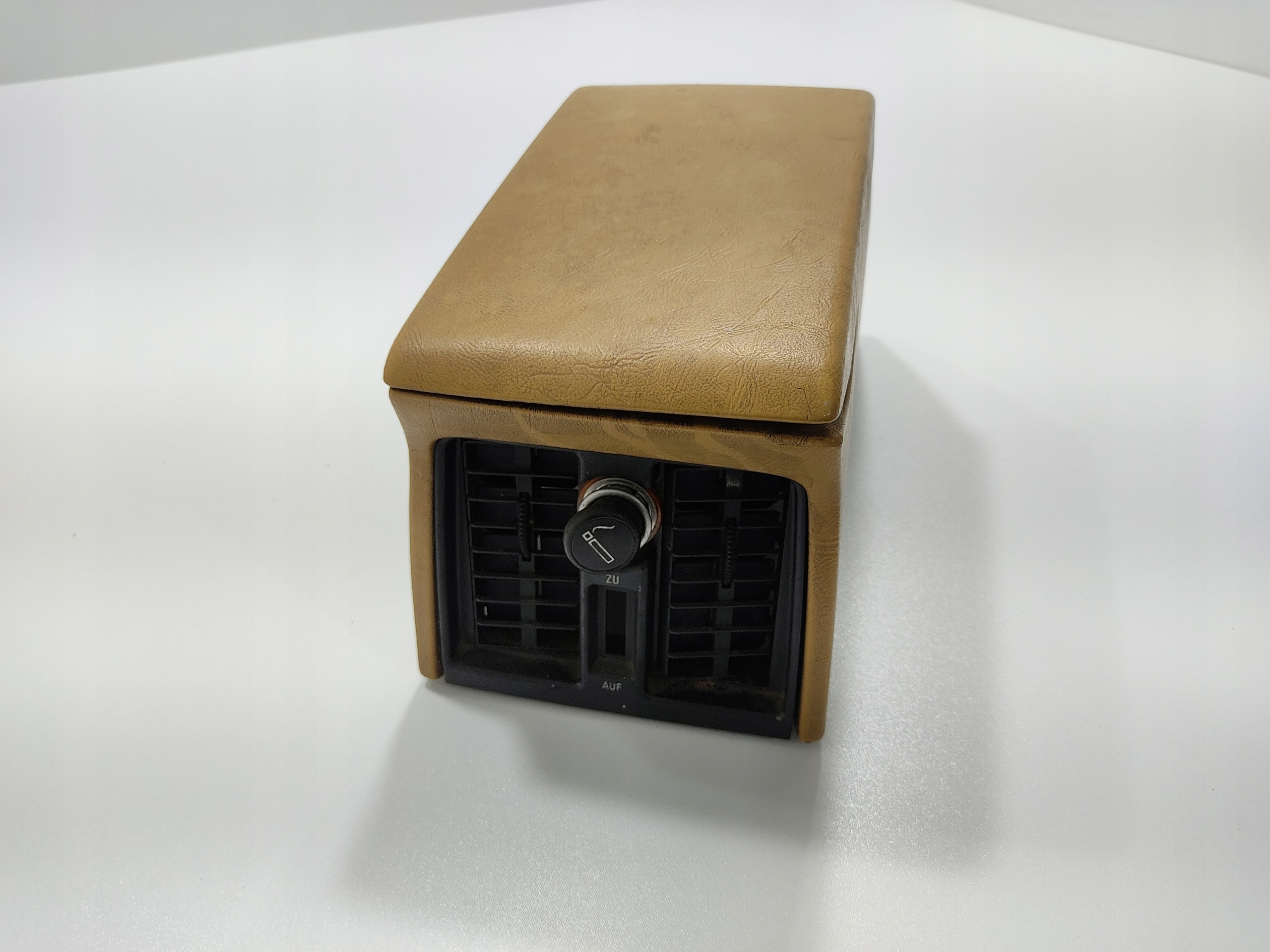 LAKŤOVÁ OPIERKA ODKLADACI KASTLIK ZAPALOVAC TUNEL BMW 7 E23 1977-1986