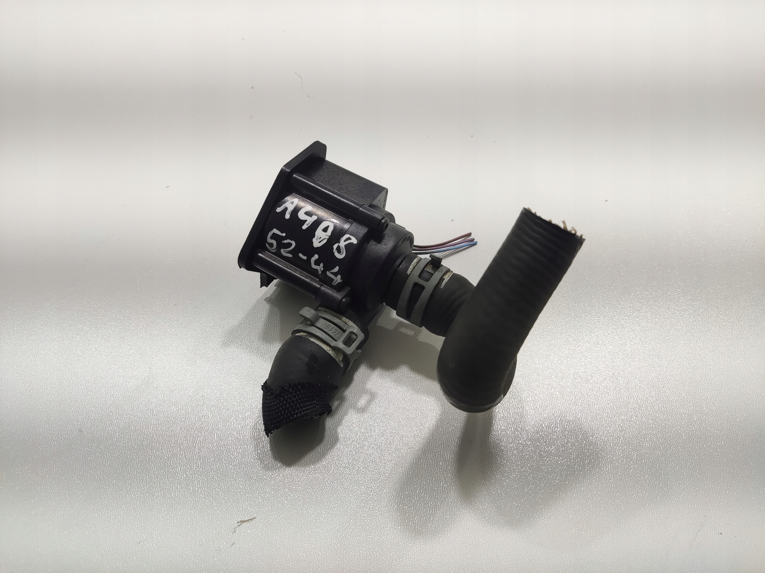 POMOCNÁ VODNÁ PUMPA AUDI A4 B8 2.0 TDI 2007-2011 8K0965561A