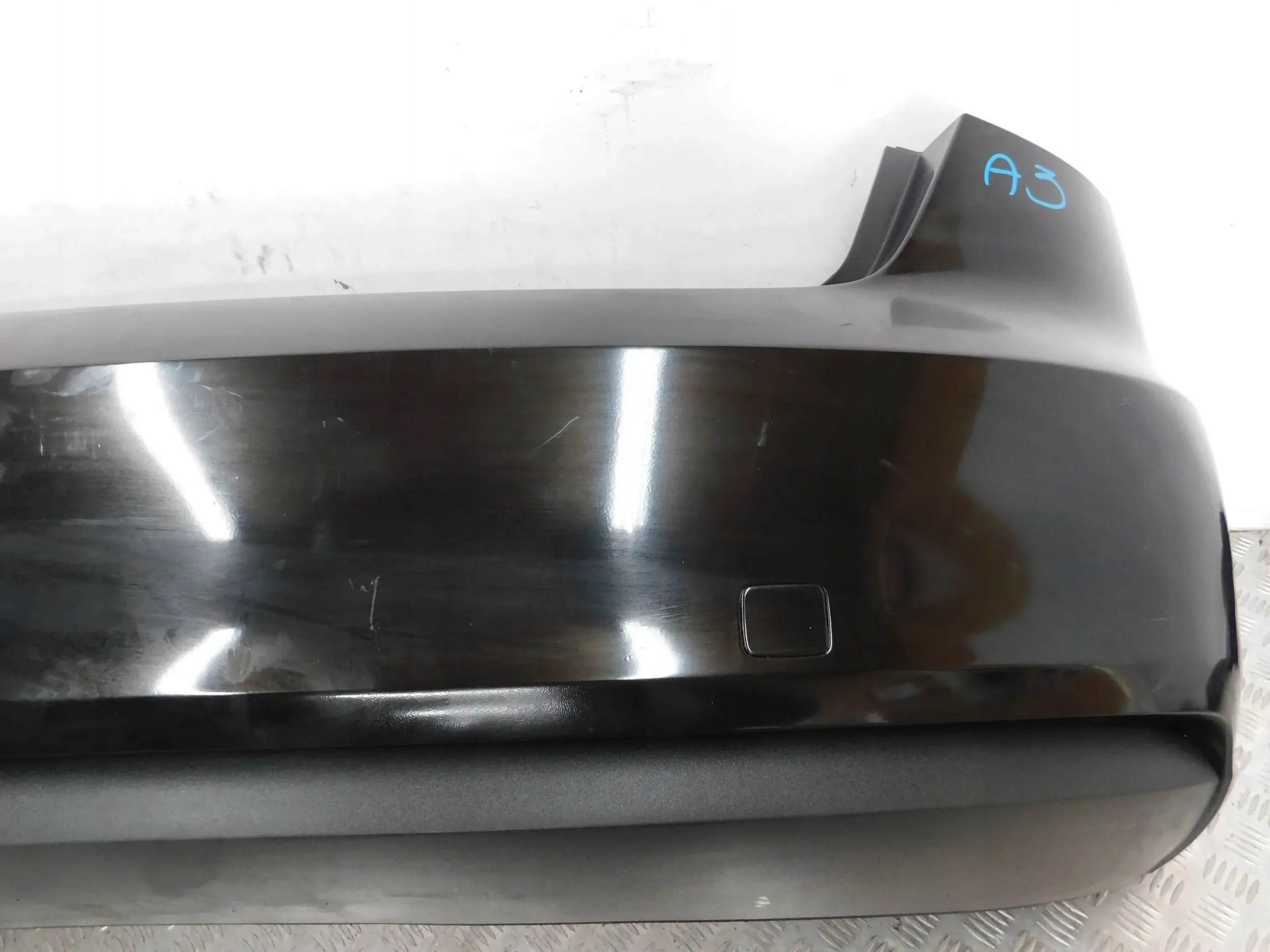ZADNÝ NÁRAZNÍK AUDI A3 8V 3D