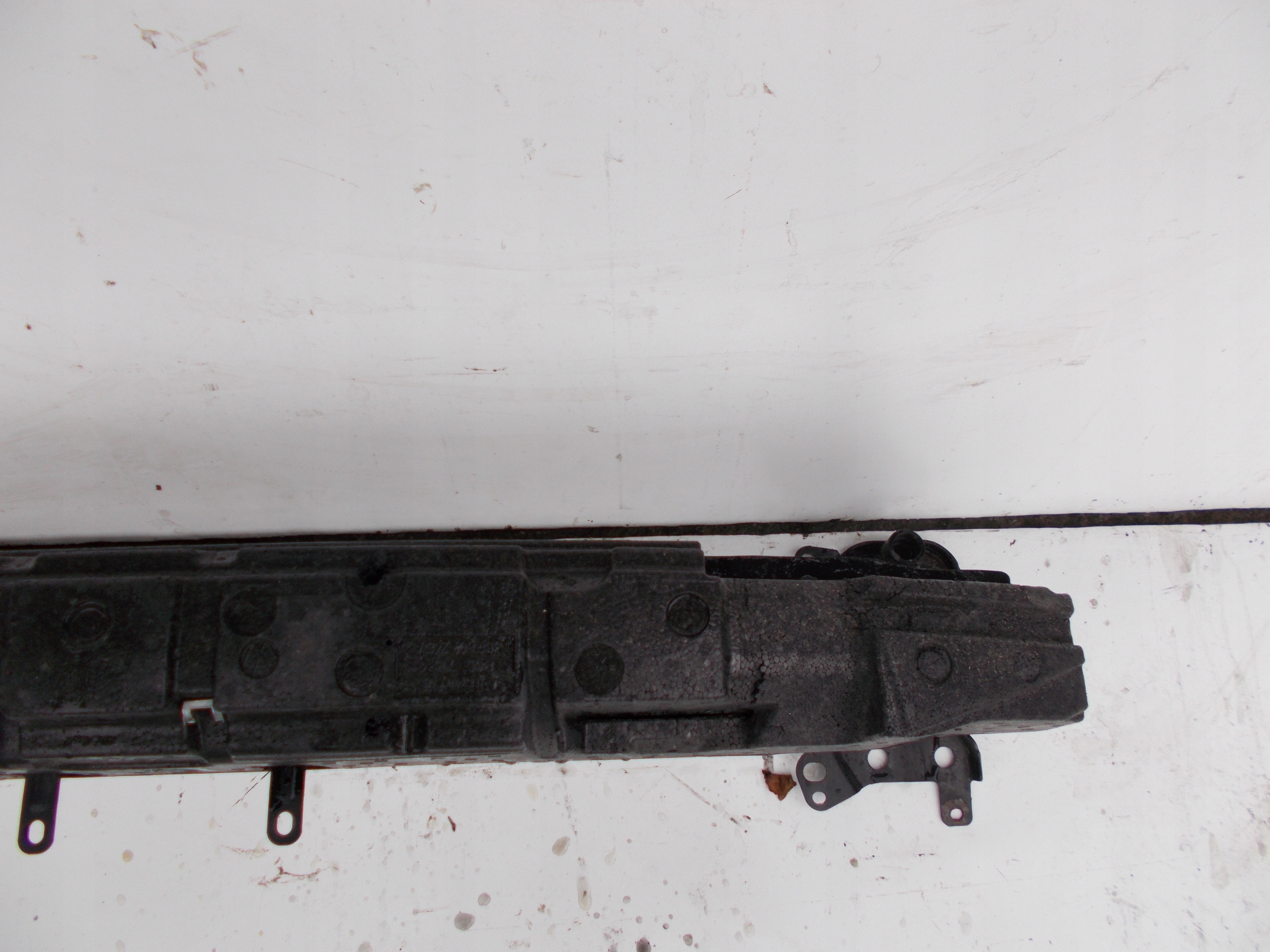 VÝSTUHA PREDNÉHO NÁRAZNÍKA VW PASSAT B6 3C0