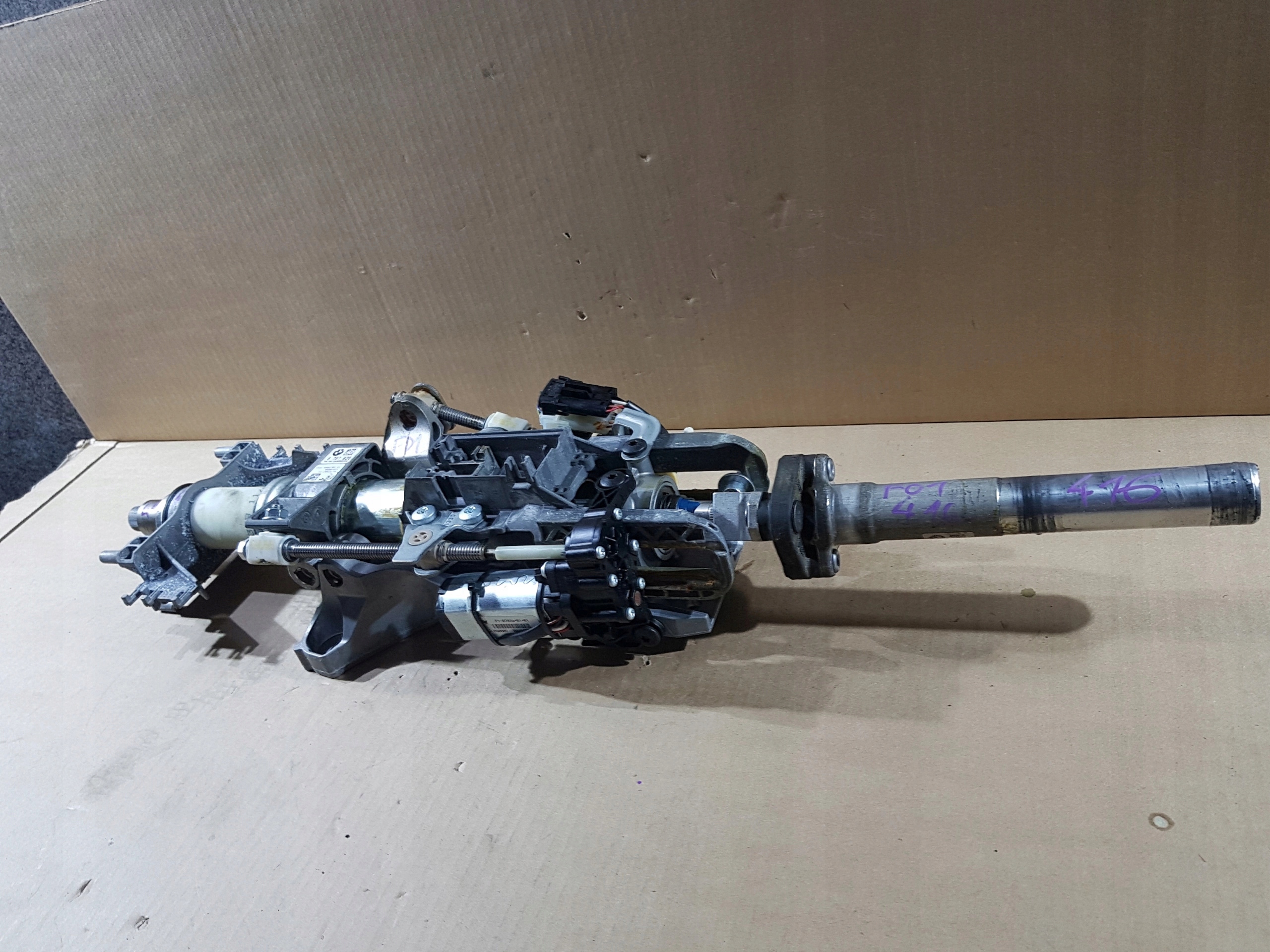 BMW F01 F02 750i 4.4 VOLANTOVÁ TYČ