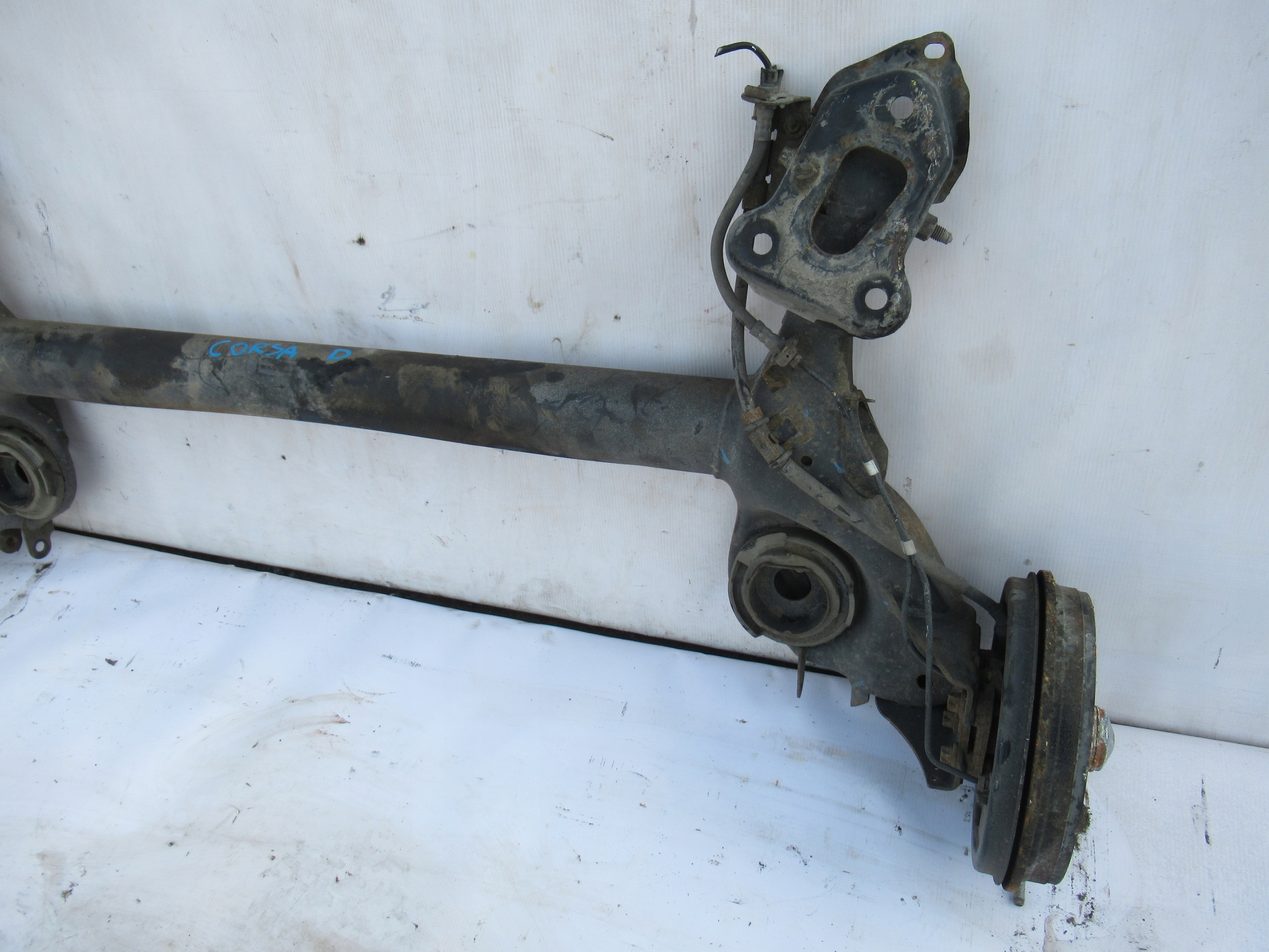 ZADNÁ NÁPRAVA OPEL CORSA D