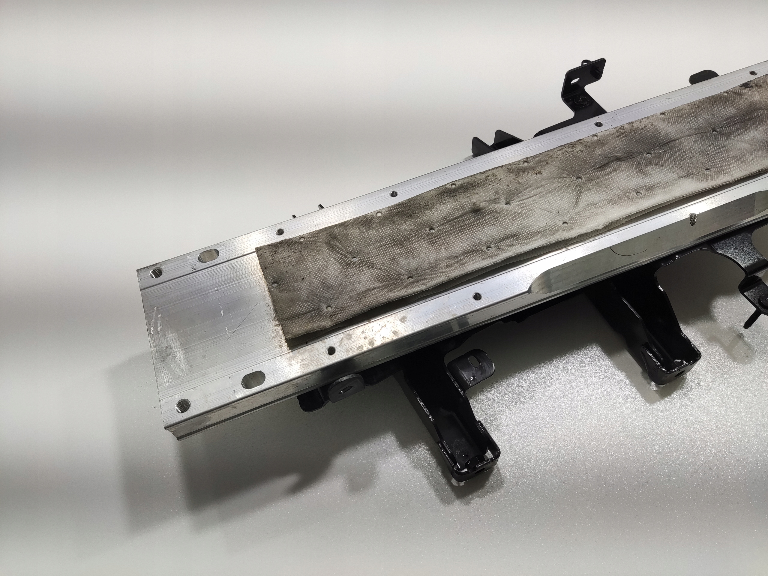 DRZIAK AUTOBATERIE OPEL E-CORSA F 9834471180 2019-2024