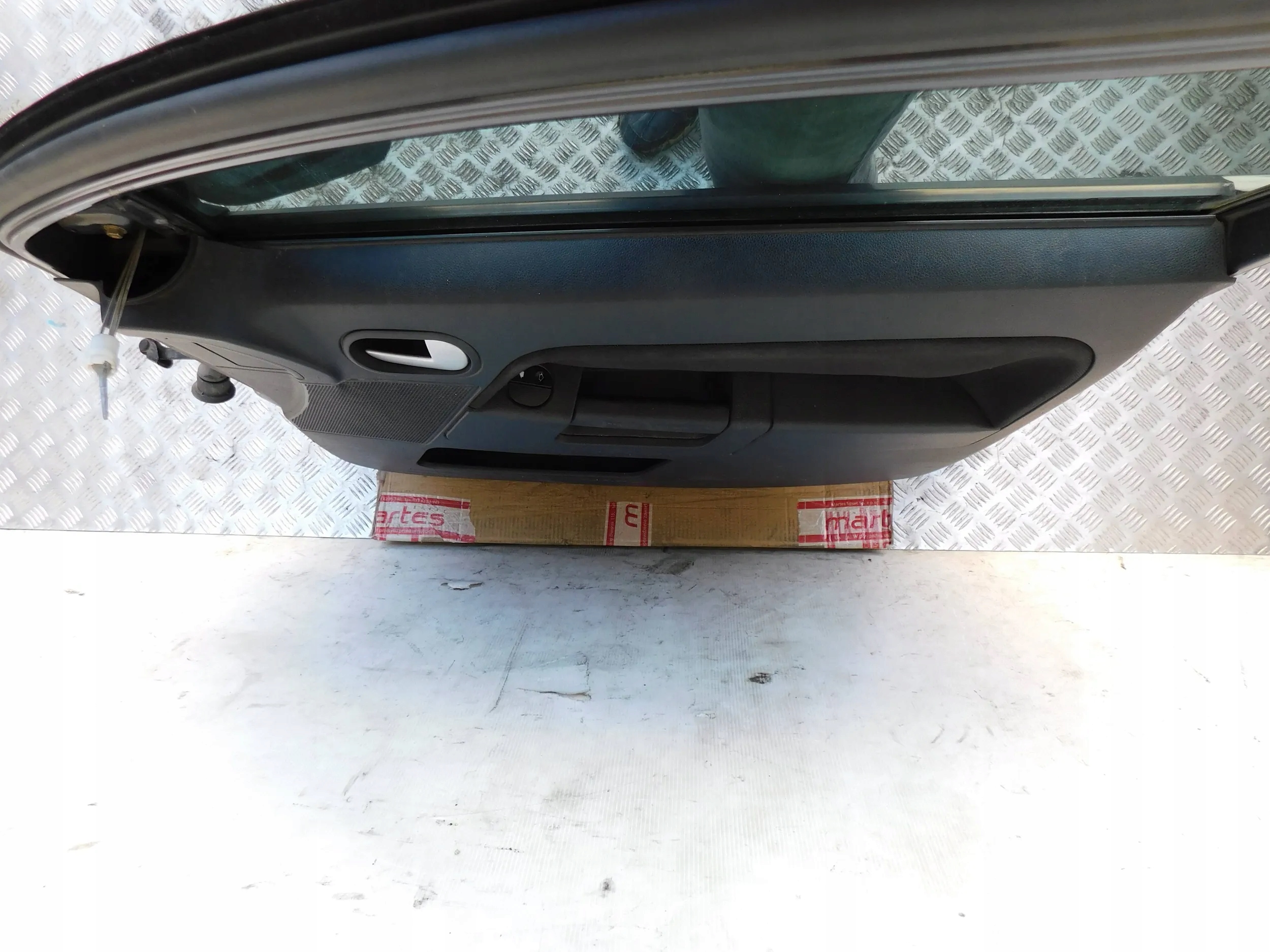 PRAVE PREDNE DVERE FORD FUSION