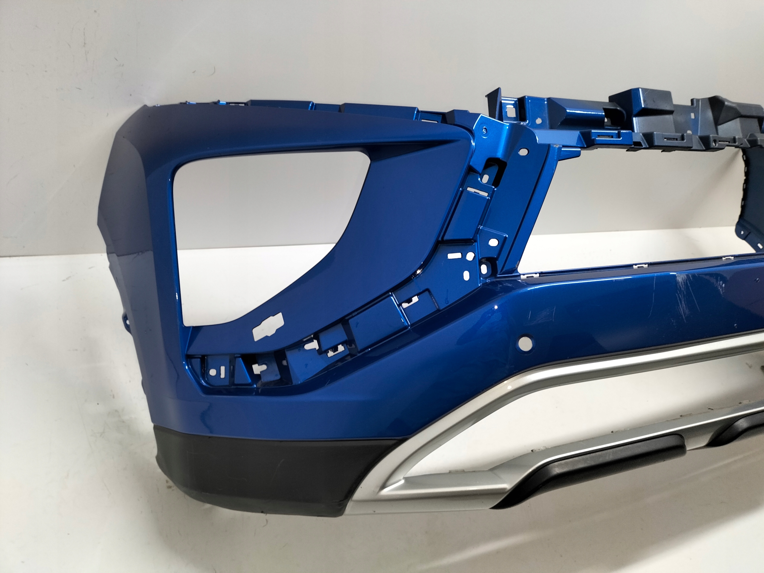 PREDNÝ NÁRAZNÍK MITSUBISHI ECLIPSE LIFT 21-