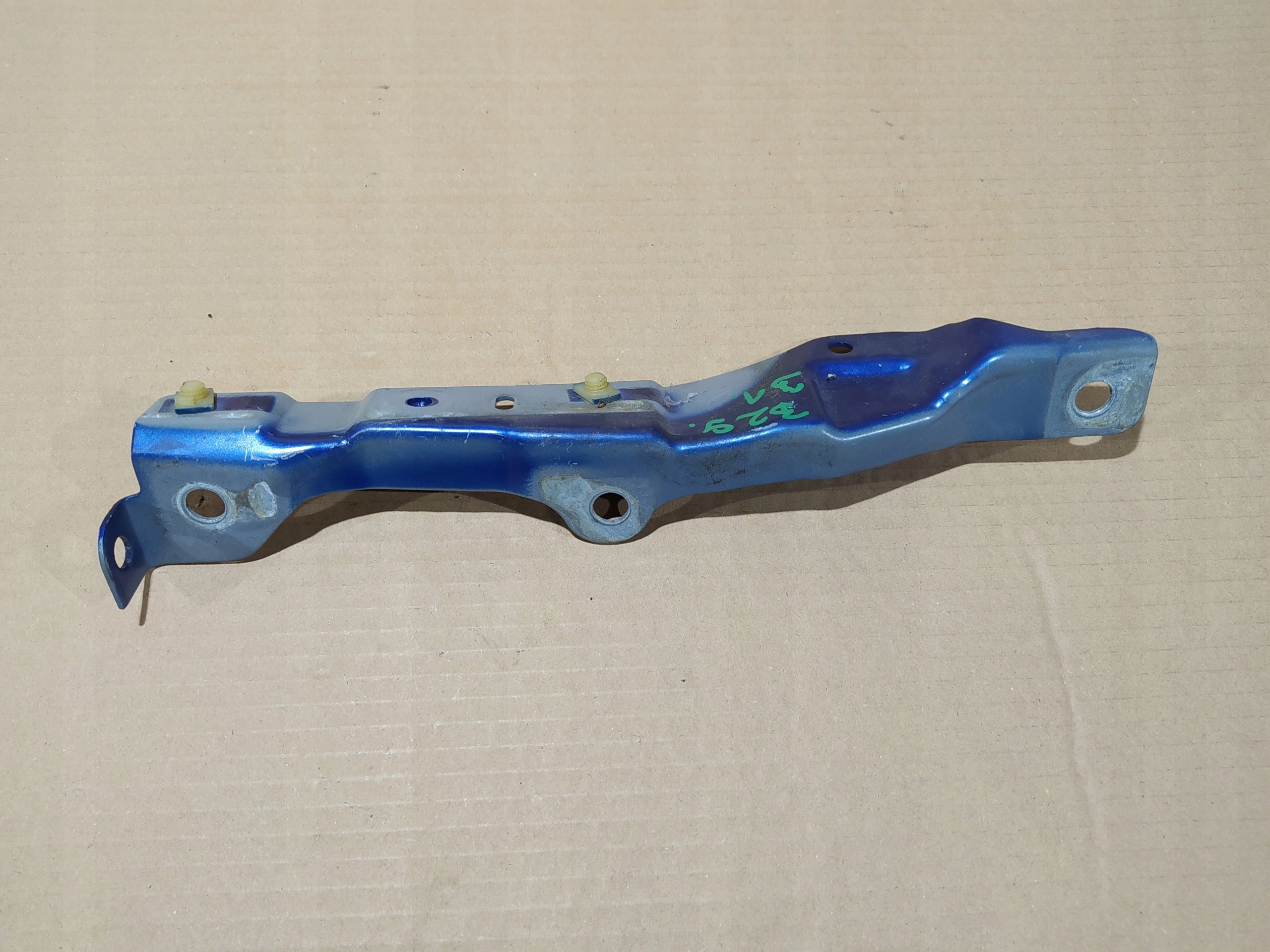 renault clio 4 DRZIAK PRAVEHO BLATNIKA 641345024r