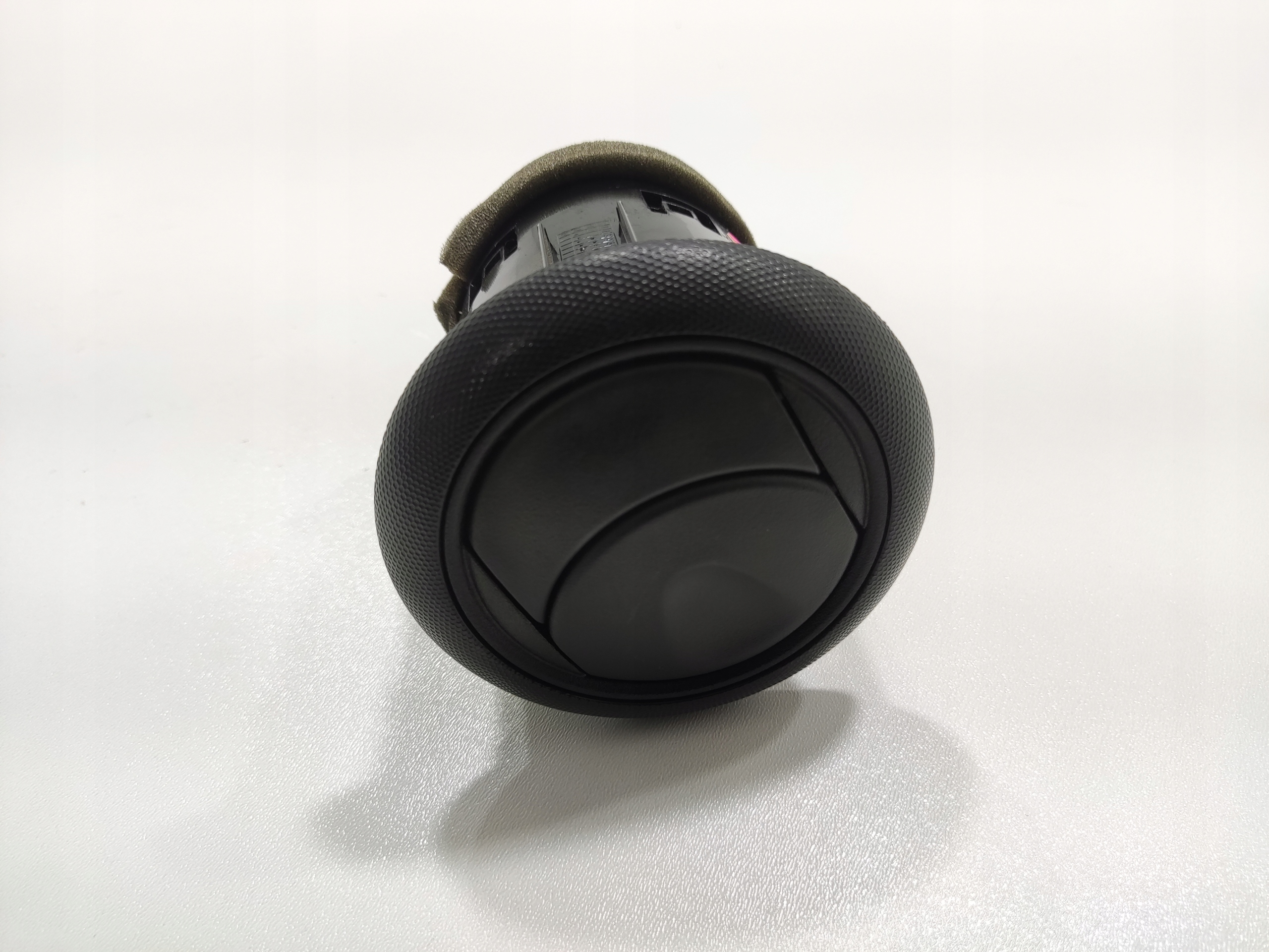VYDUCH FUKAR KURENIA NISSAN NV200 2014-2021 68760-BJ04D