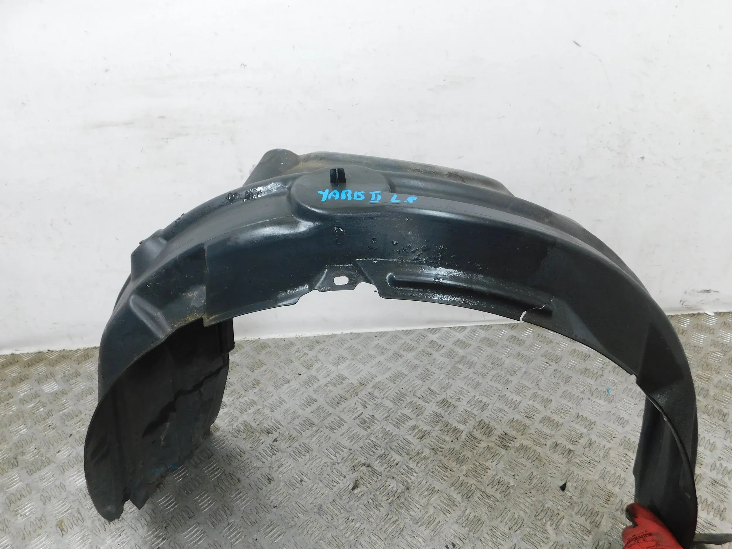 ĽAVÝ PREDNÝ PODBLATNÍK TOYOTA YARIS II 2