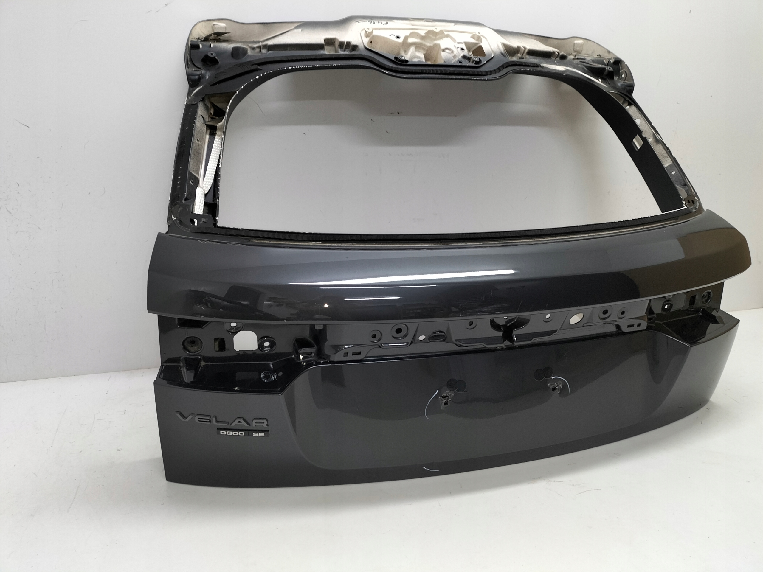 ZADNÁ KAPOTA RANGE ROVER VELAR L560 17-