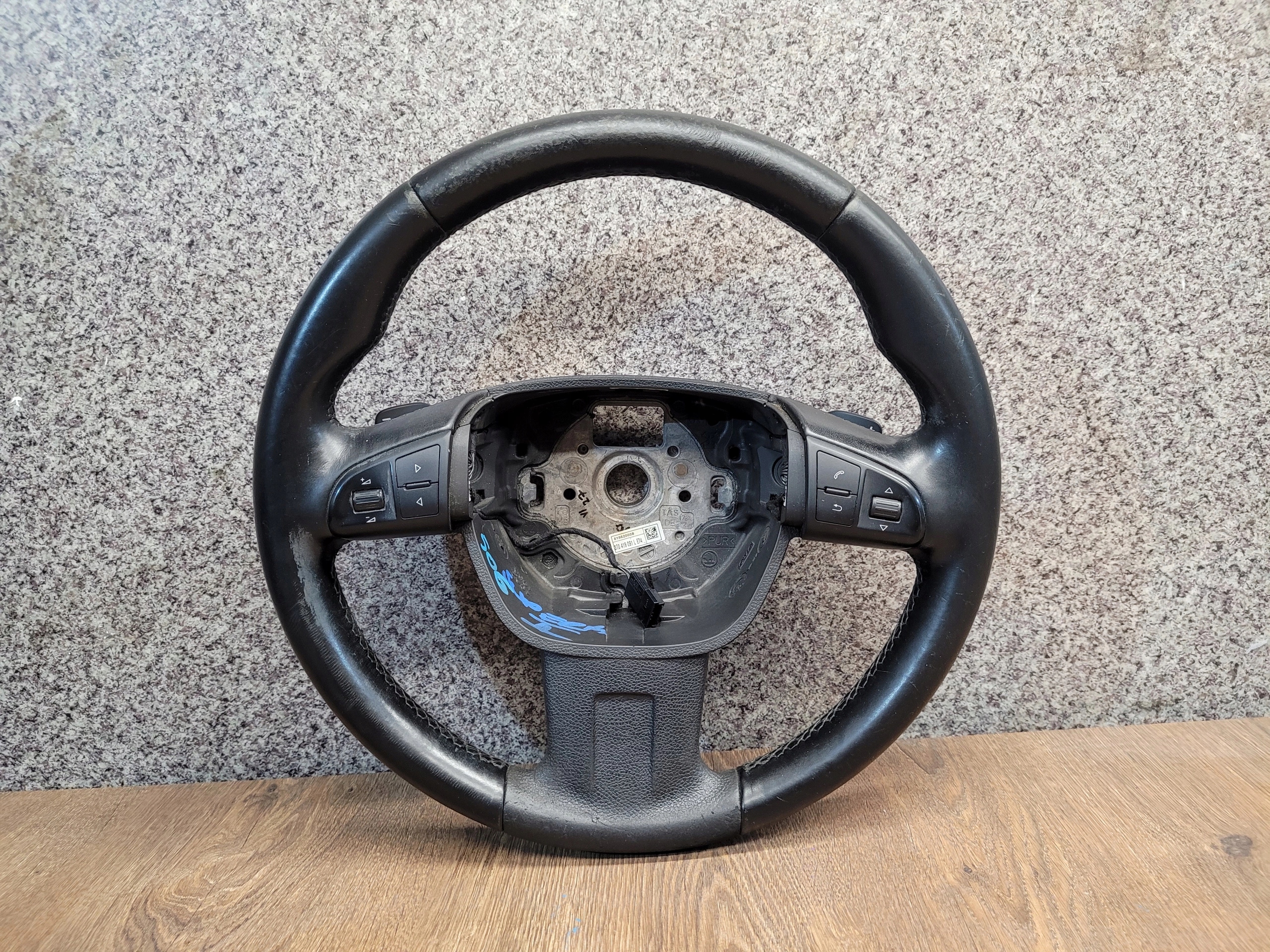 SKODA SUPERB II VOLANT KOŽA PADLA RADENIA RYCHLOSTI MULTIFUNKCIA 3T0419091L