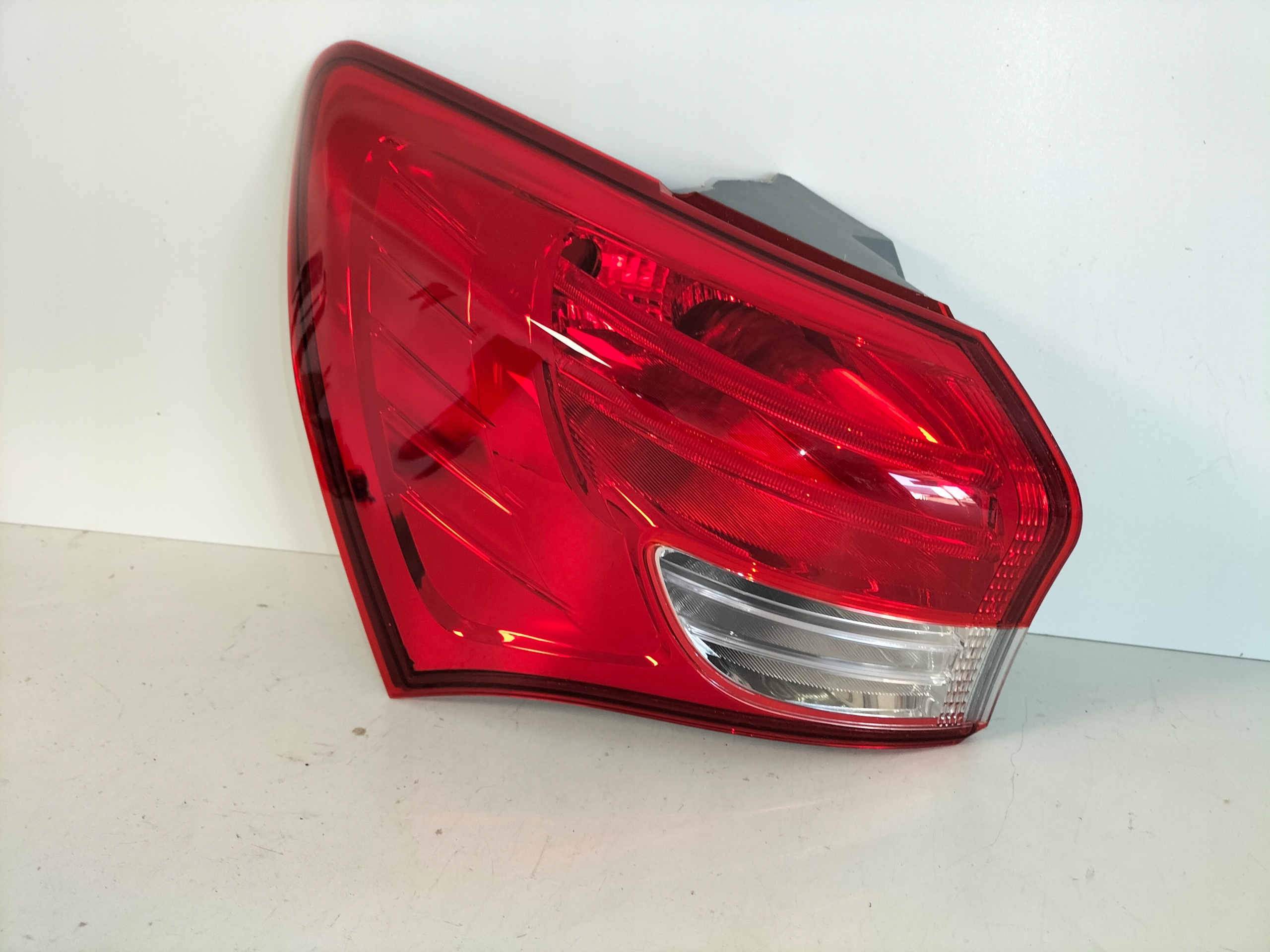 LAVE ZADNE SVETLO HYUNDAI IX20 10-15