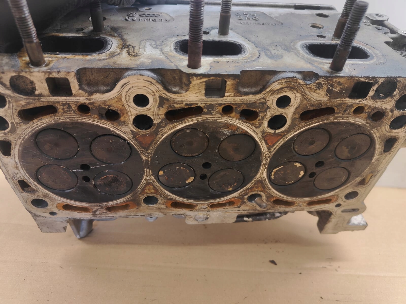 Audi HLAVA MOTORA 3.0 tdi 2.7 tdi 0593ag