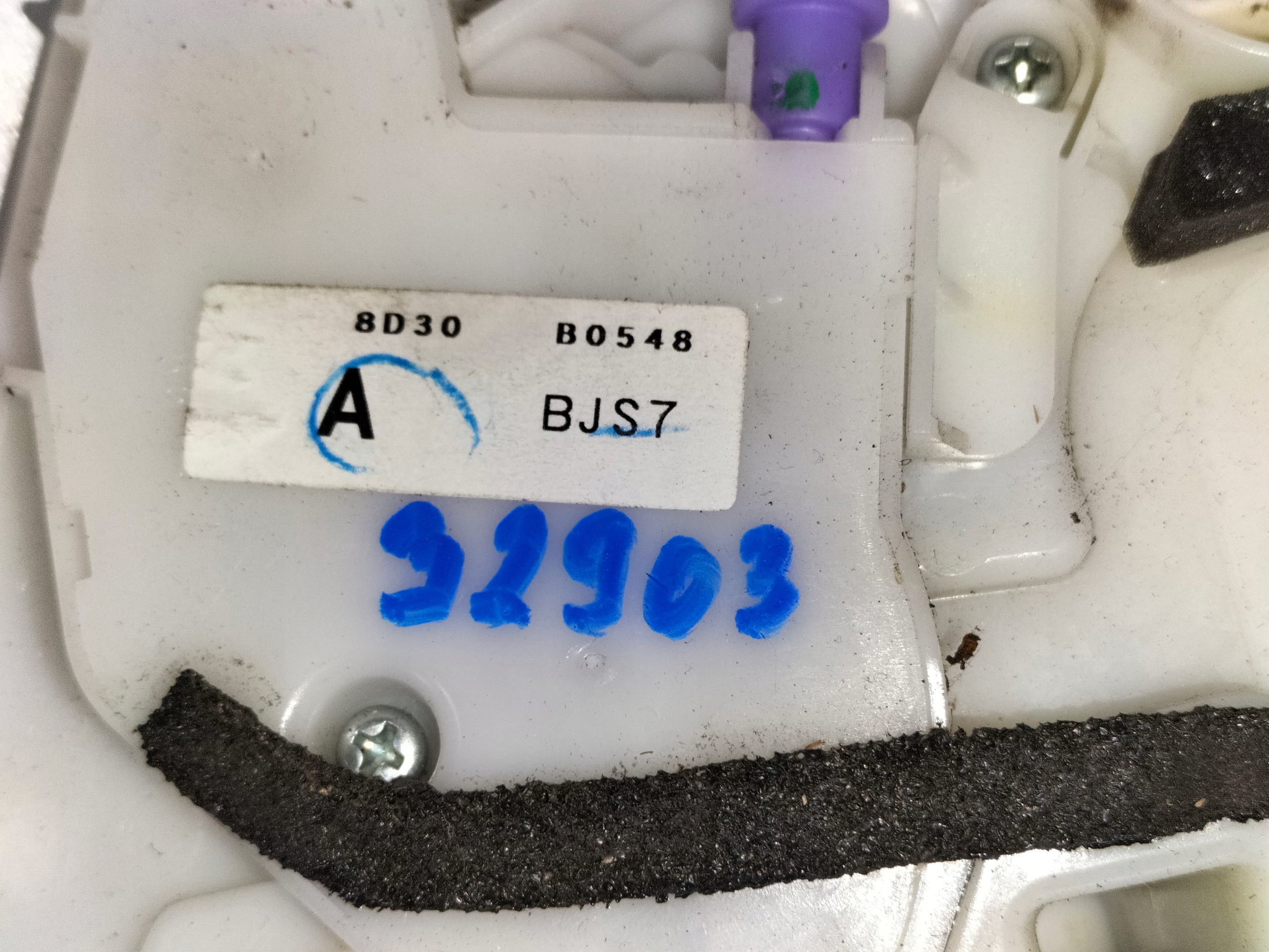 ZÁMOK PRAVÝCH PREDNÝCH DVERÍ MAZDA 3 BM 13-