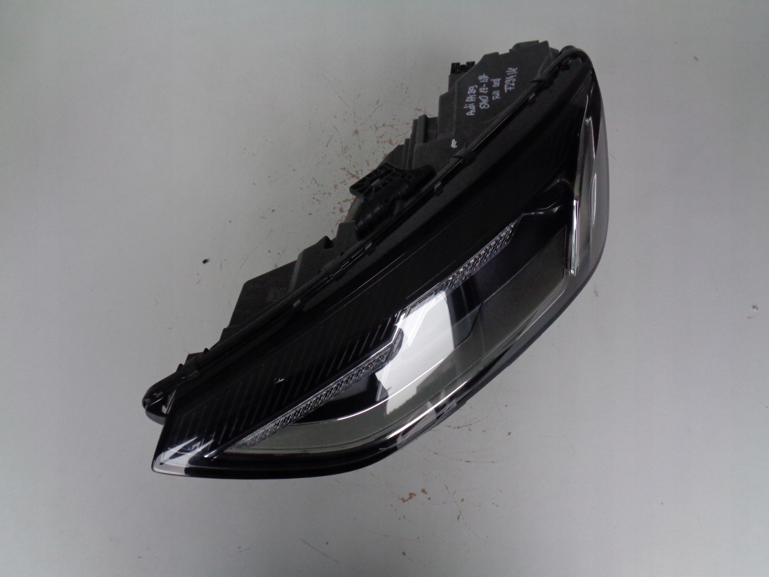 LAVE PREDNE SVETLO AUDI A4 B9 8W 8W0 19- LIFT FULL LED
