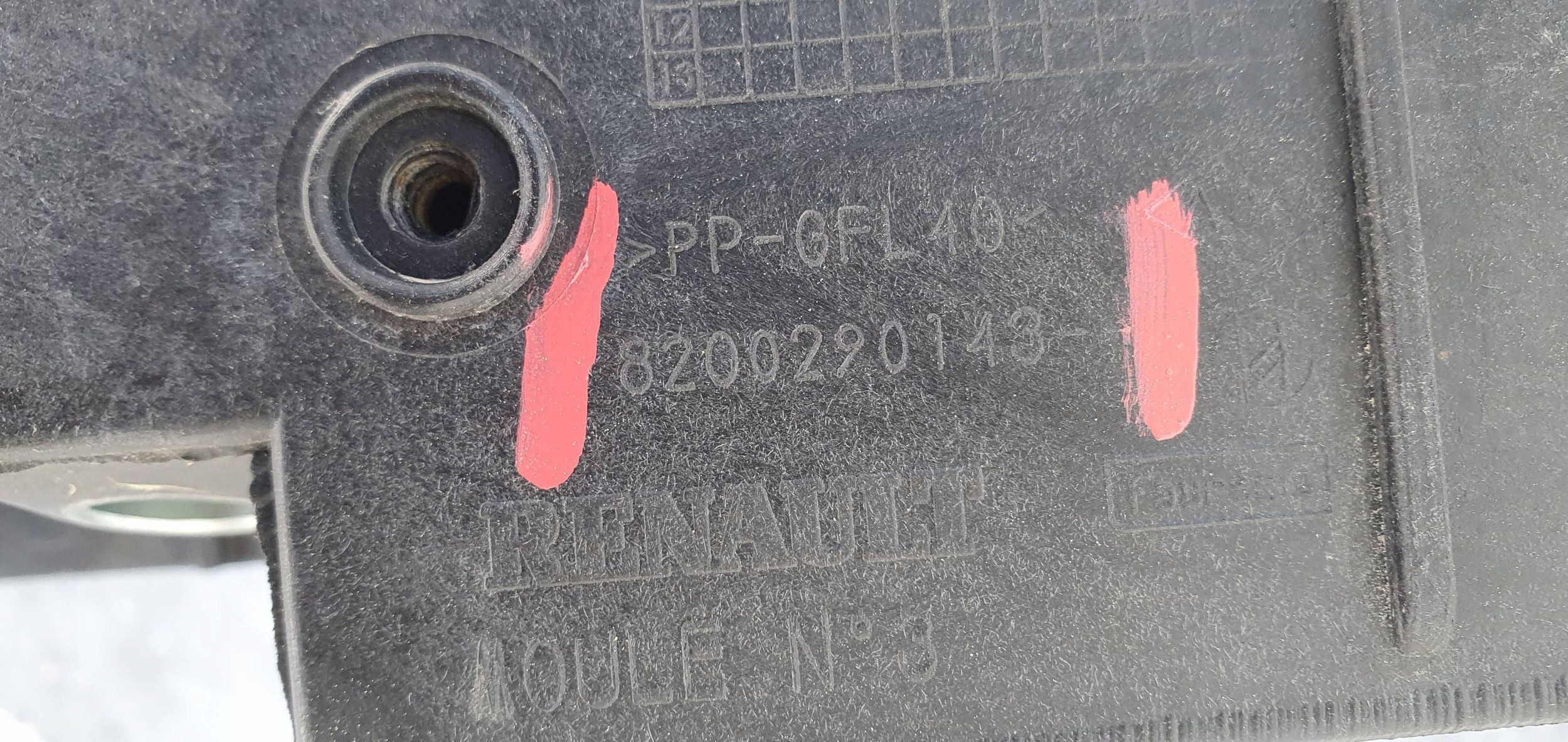 Renault Clio III 3 8200290143 PREDNÉ PÁS