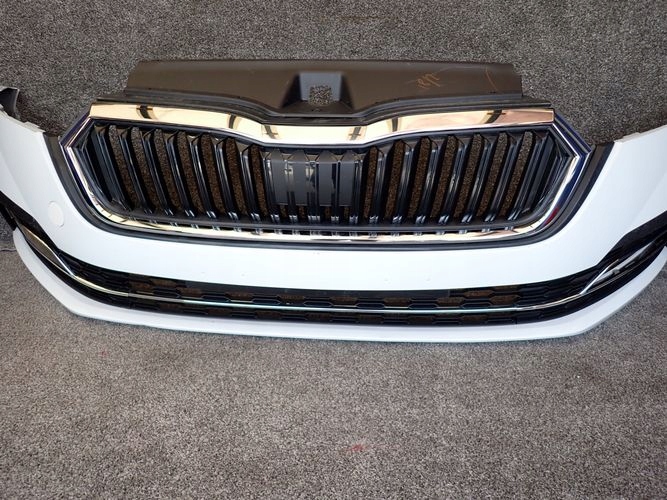 SKODA OCTAVIA IV PREDNÝ NÁRAZNÍK NASÁVANIA VZDUCHU