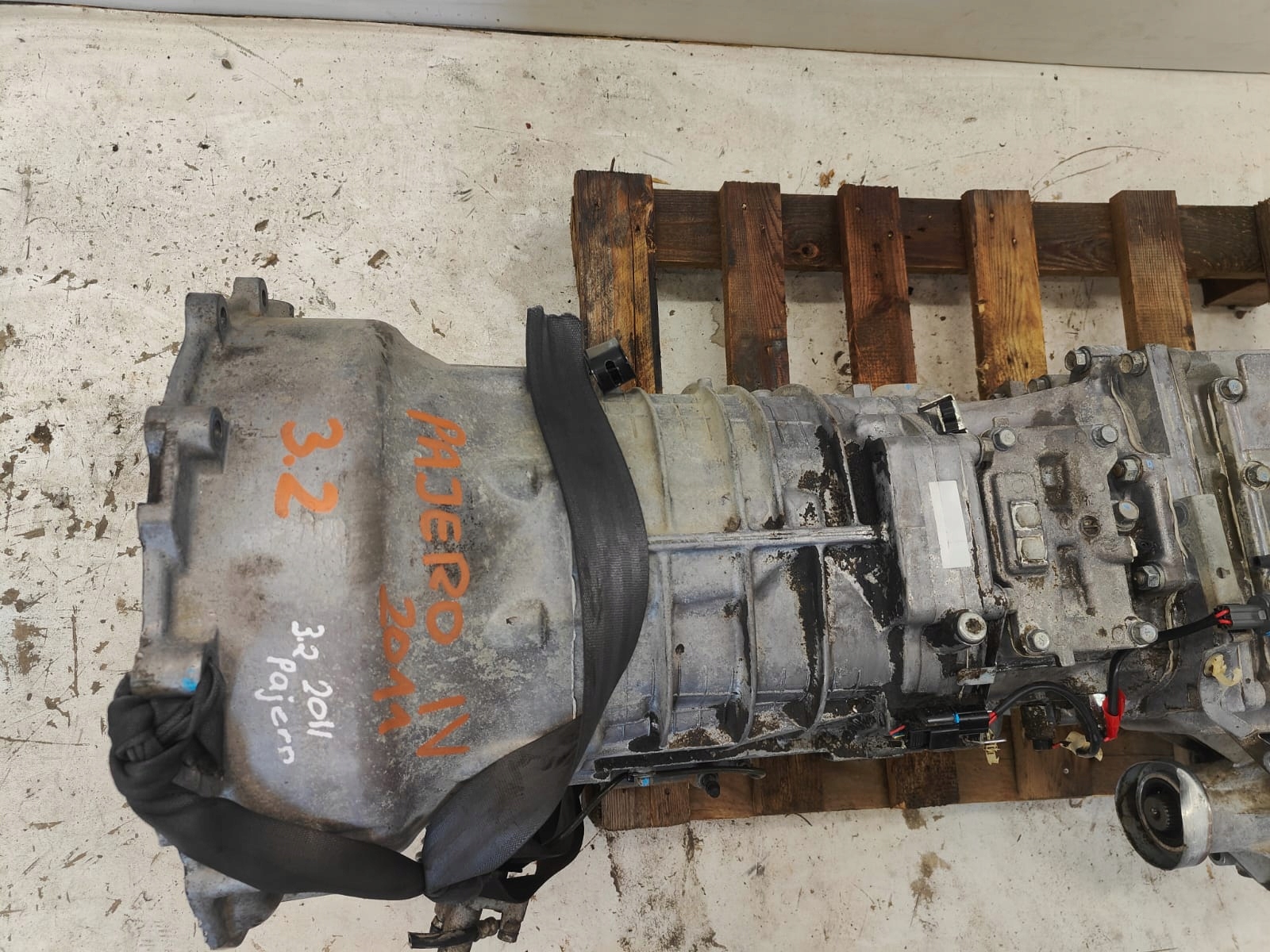 Mitsubishi pajero IV 3.2 diesel 2011 PREVODOVKA + PRIDAVNA PREVODOVKA komplet
