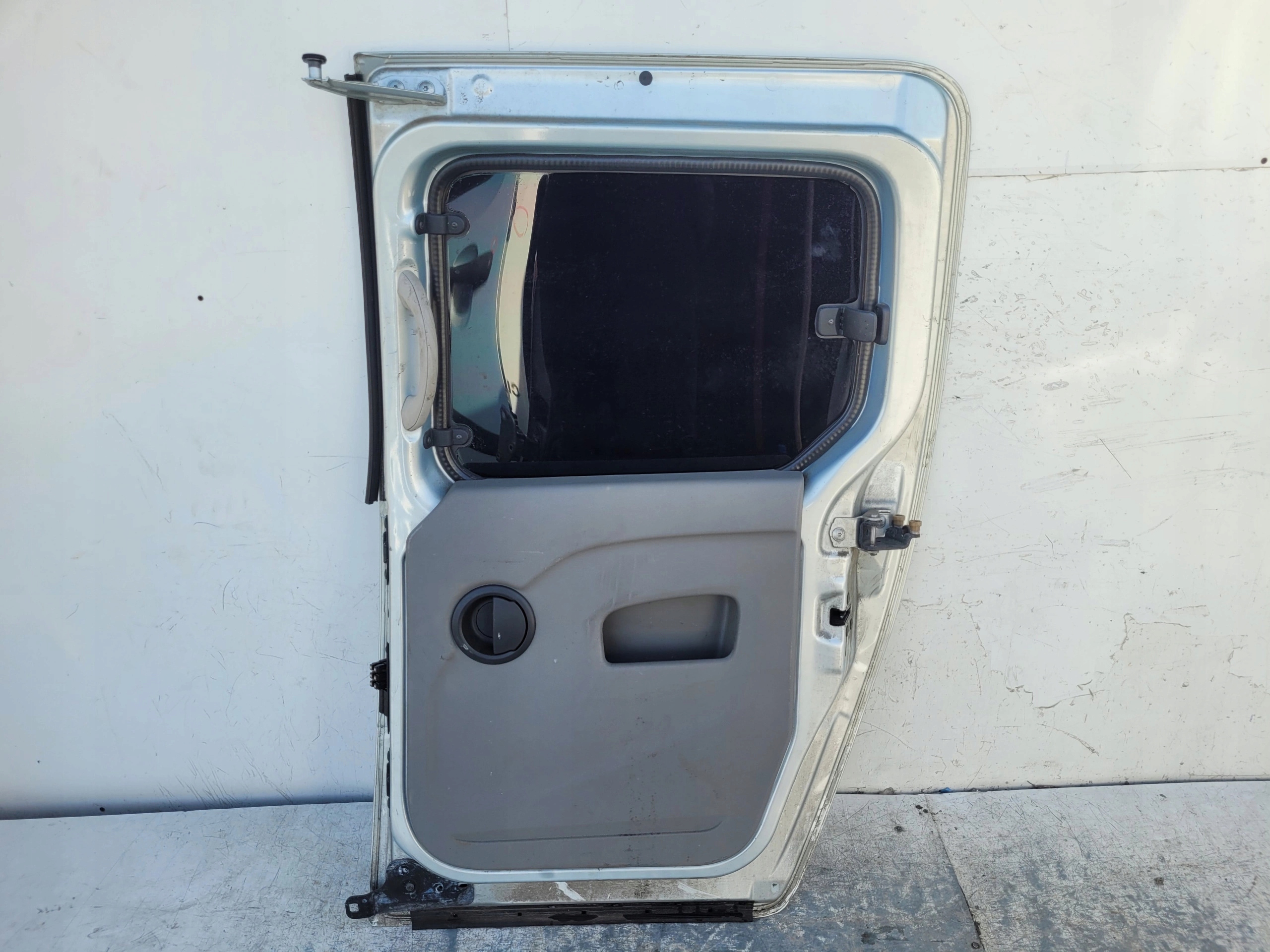 RENAULT KANGOO II 08- PRAVÉ POSUVNE DVERE + SKLO