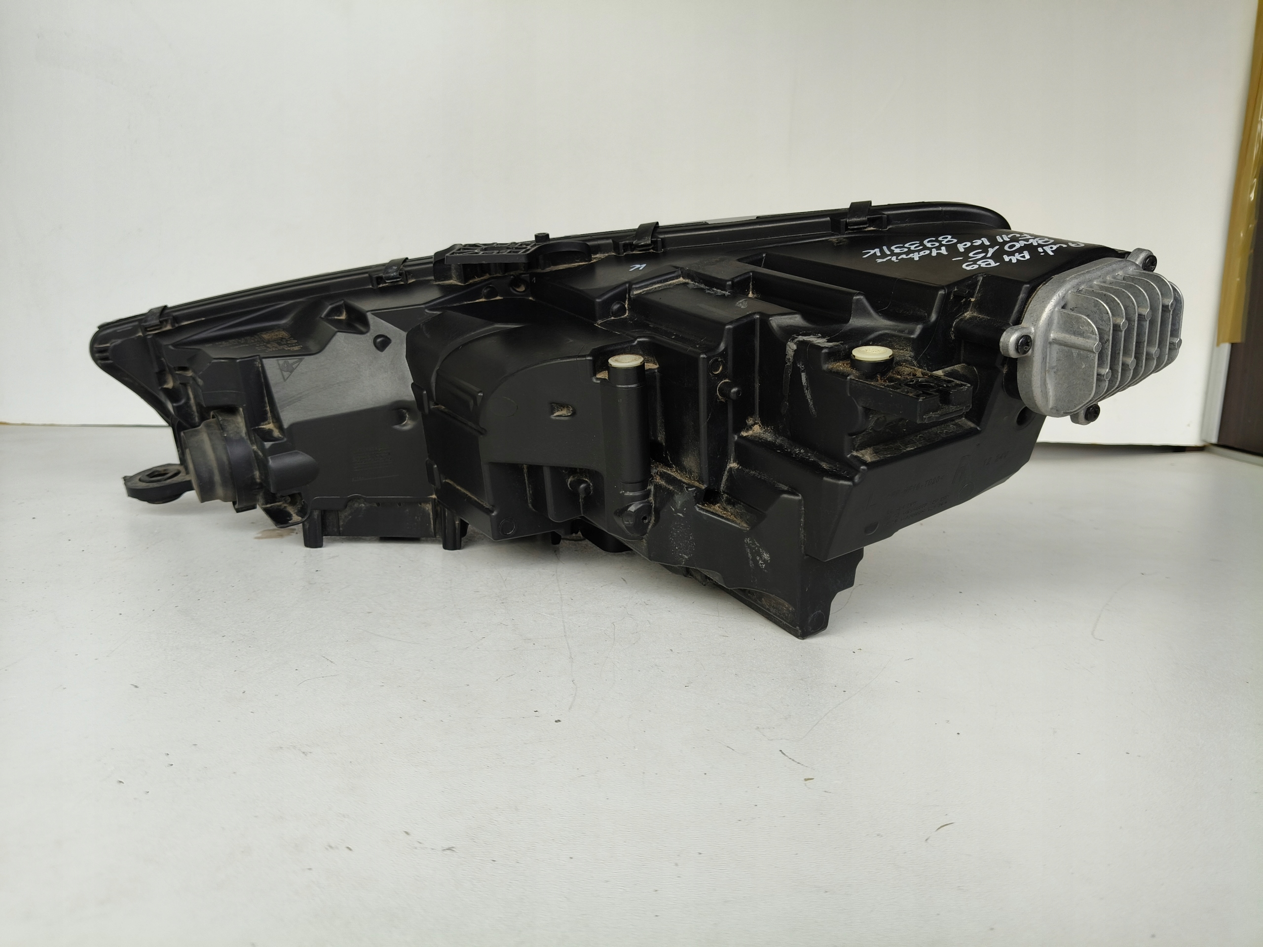 PRAVE PREDNE SVETLO AUDI A4 B9 8W 8W0 15- FULL LED MATRIX