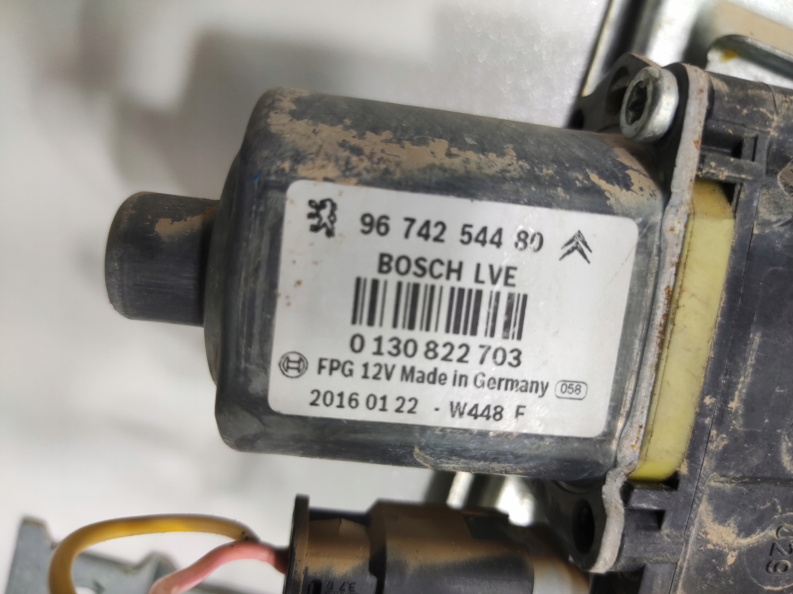 ĽAVÝ PREDNÝ MECHANIZMUS SŤAHOVANIA OKNA PEUGEOT 208 I 9673154480 12-19