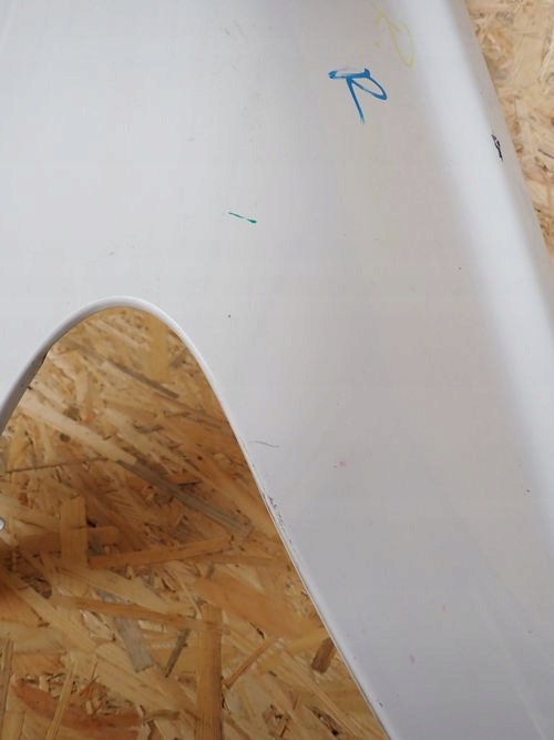 VOLVO C30 PRAVY PREDNY BLATNIK