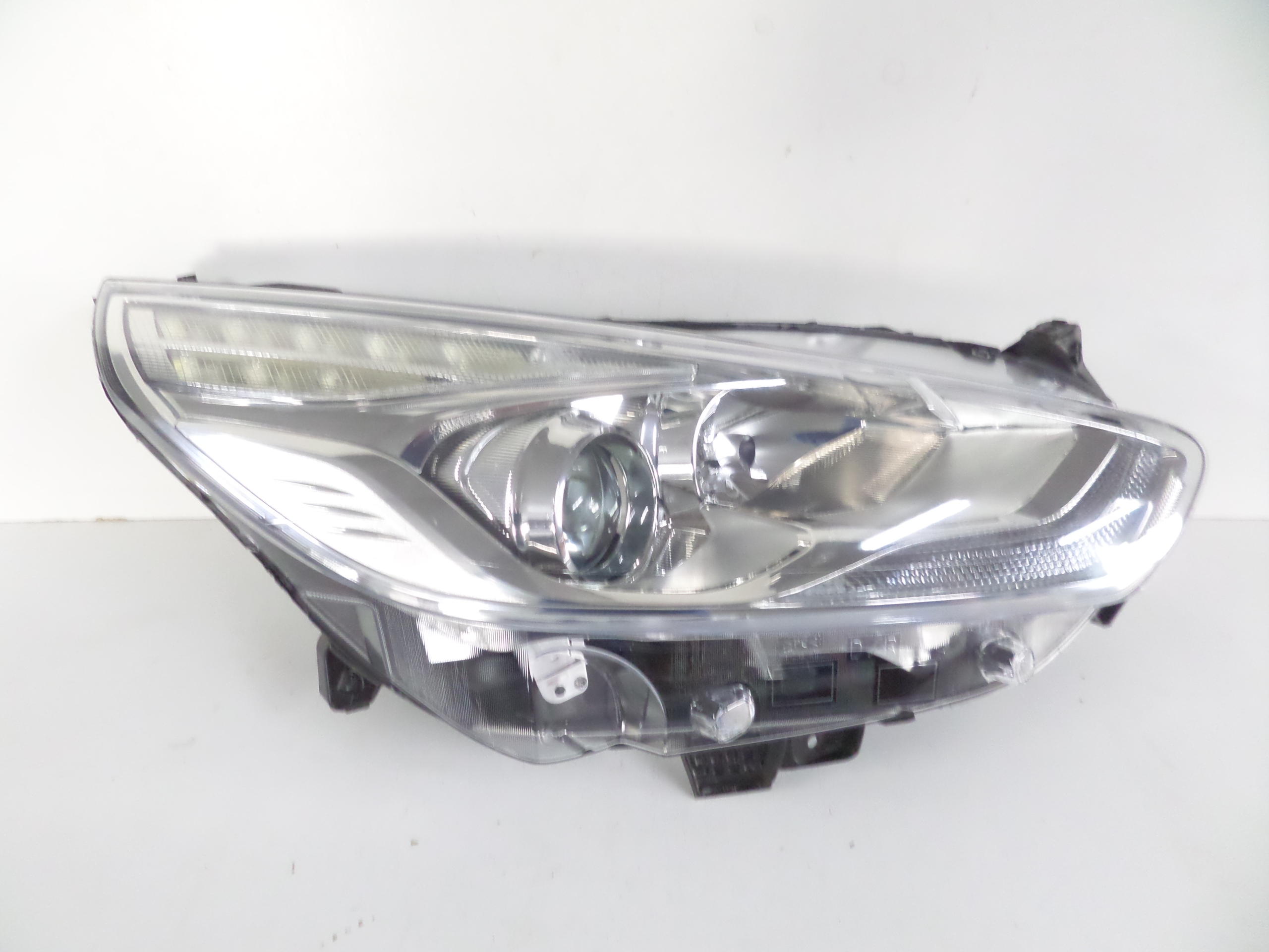 PRAVE PREDNE SVETLO FORD GALAXY MK4 15-