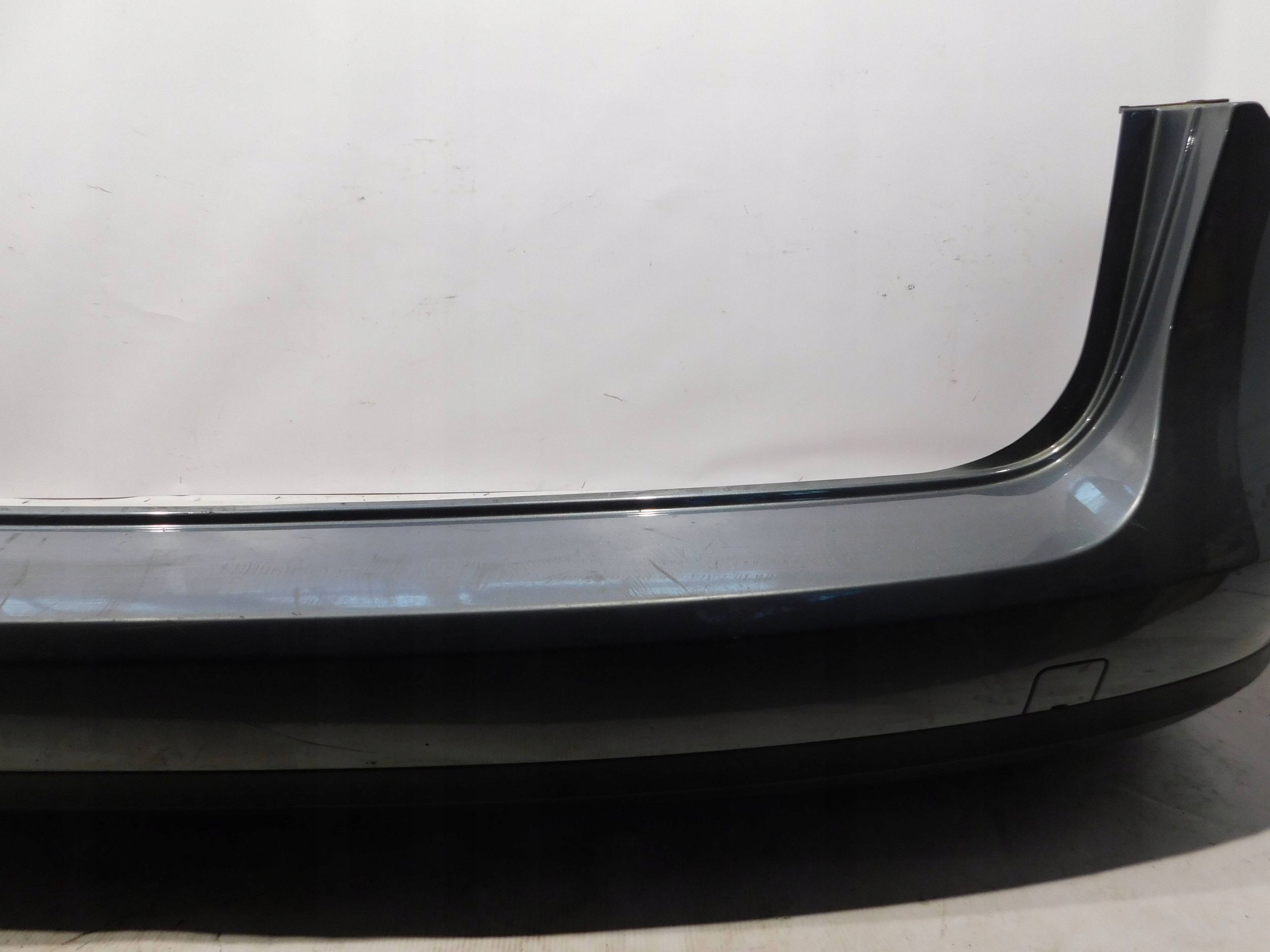 ZADNÝ NÁRAZNÍK VW PASSAT B6 KOMBI