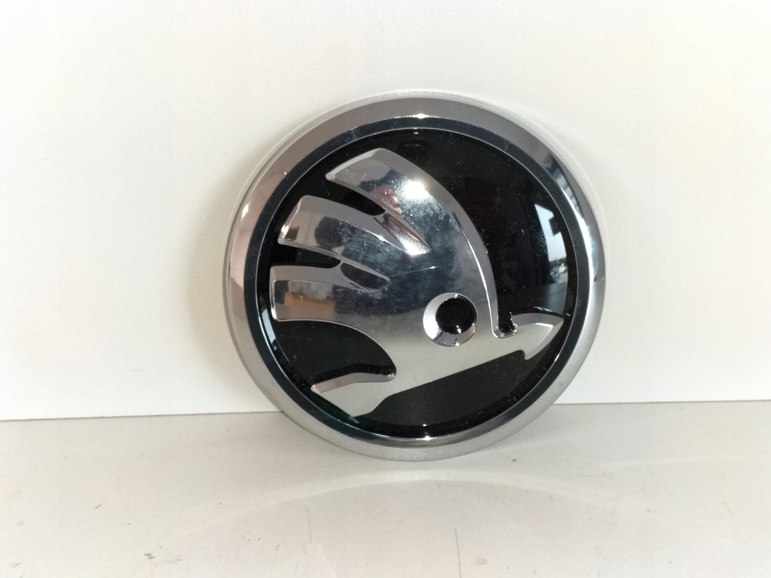 ZNAK EMBLEM logo ZADNEJ KAPOTY SKODA YETI 13-