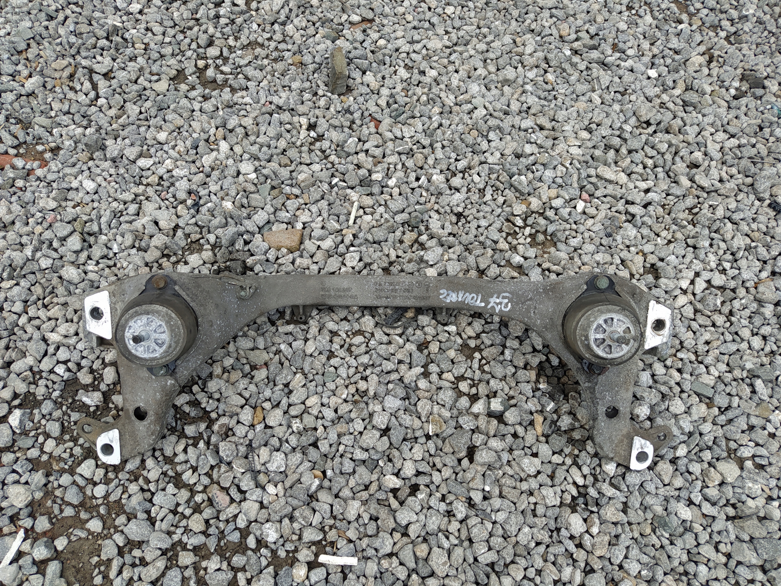 VW TOUAREG 7L6 2.5 PRIEČKA POD MOTOR 7l6199207