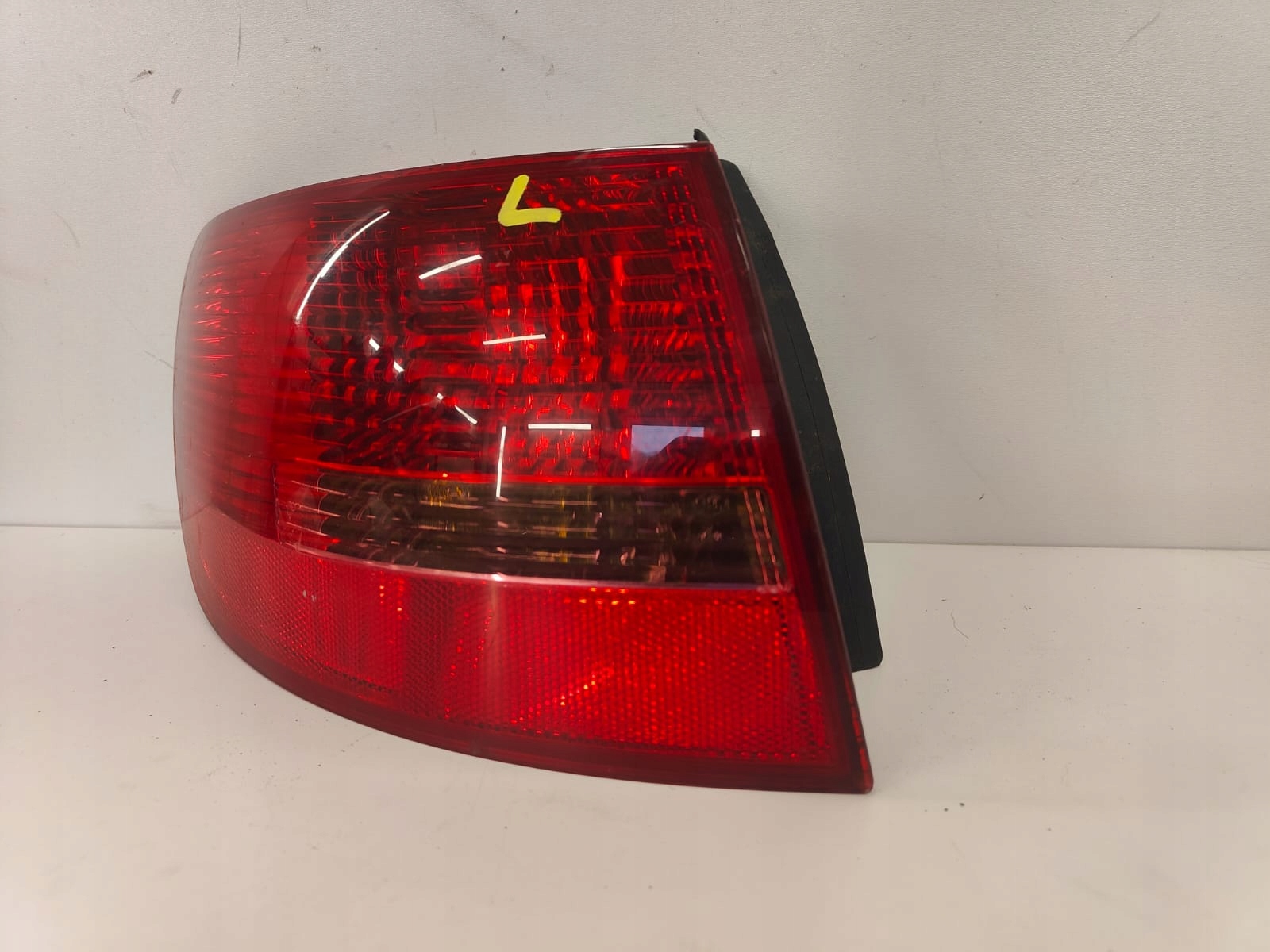 Audi a6 c6 05-08 kombi 4F9945095 LAVE ZADNE SVETLO