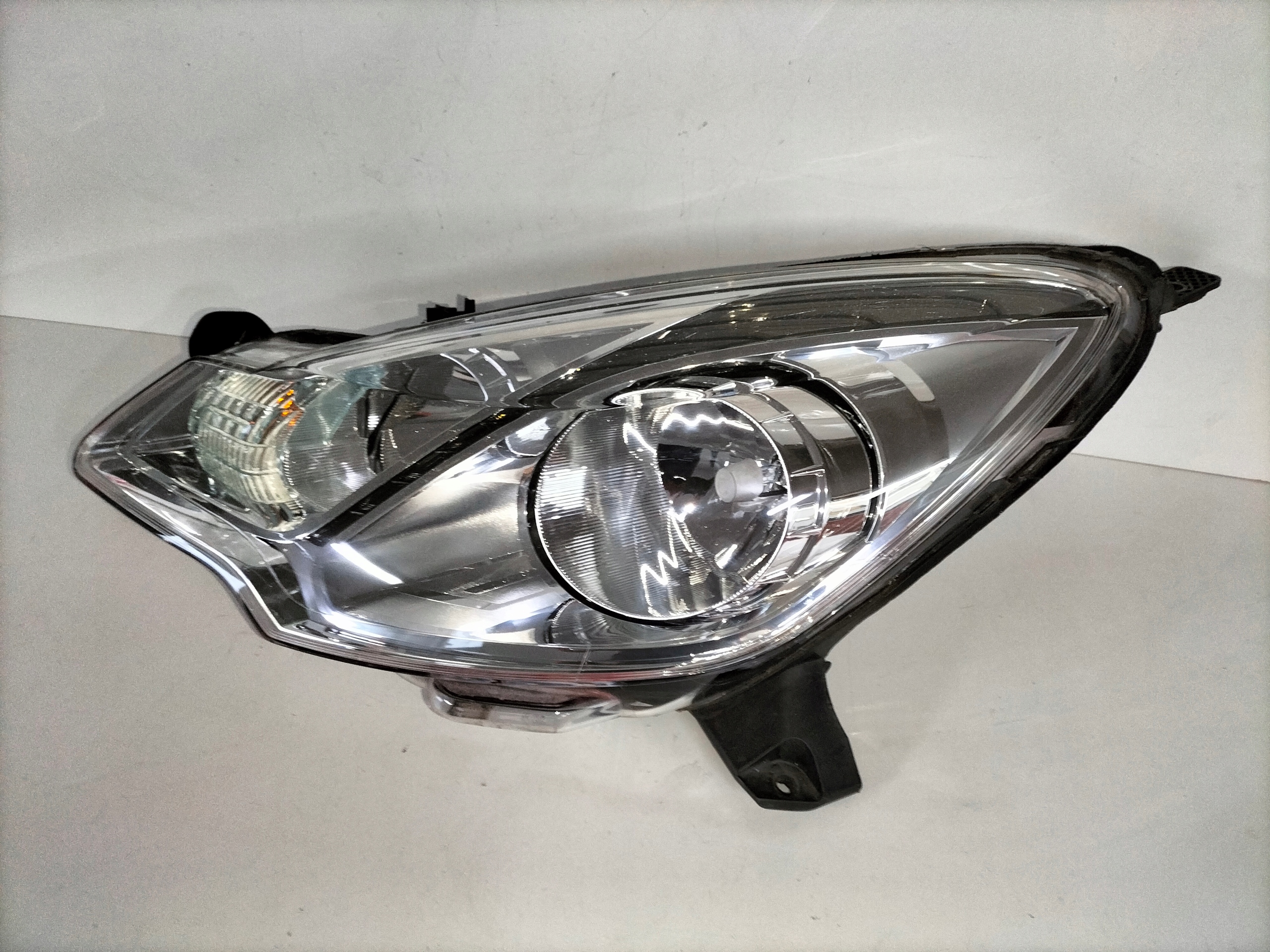 LAVE PREDNE SVETLO CITROEN C3 II 09-13