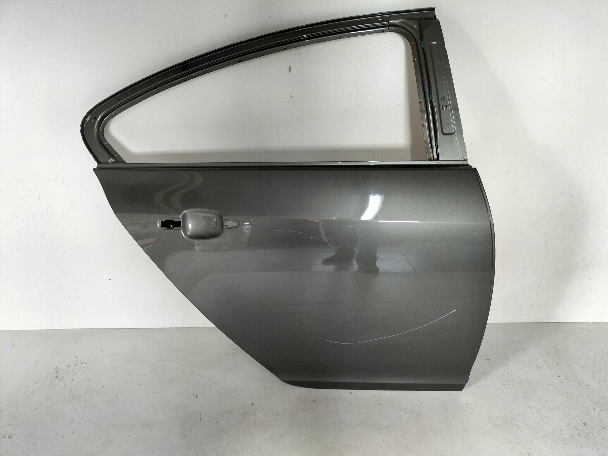 PRAVE ZADNE DVERE OPEL INSIGNIA A 08- HB/SDN