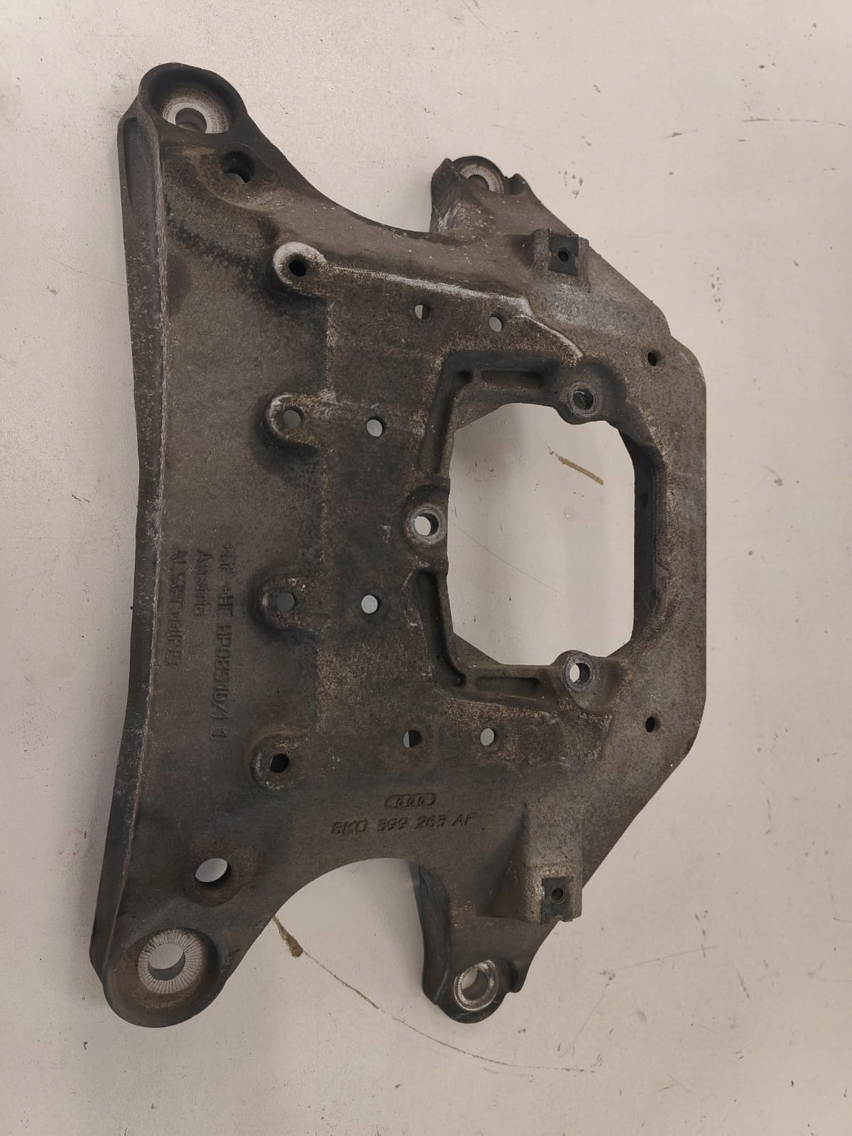 Audi a4 b8 oe 8K0399263AF DRZIAK PREVODOVKY RYCHLOSTI