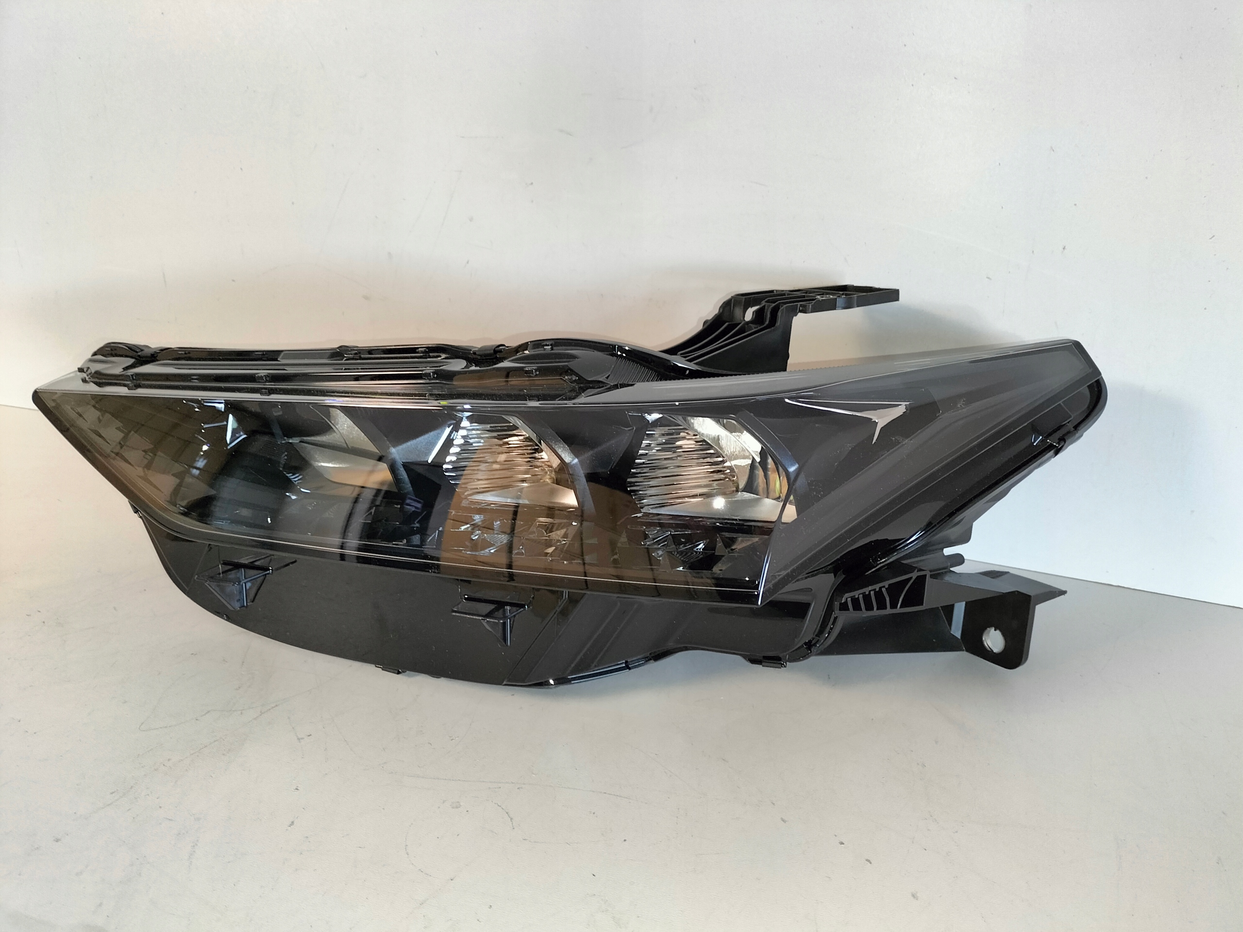 LAVE PREDNE SVETLO CITROEN DS4 II CROSSBACK 21- FULL LED