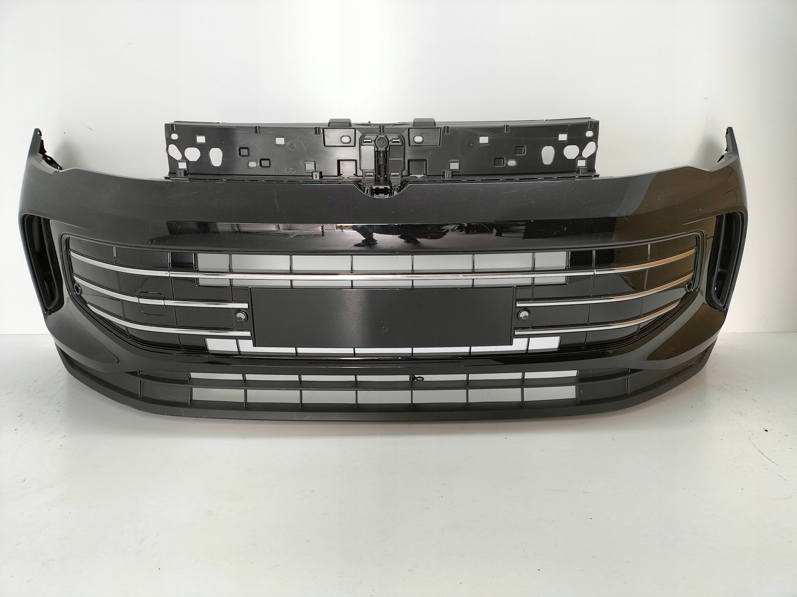 PREDNÝ NÁRAZNÍK VW TIGUAN III 571 24-