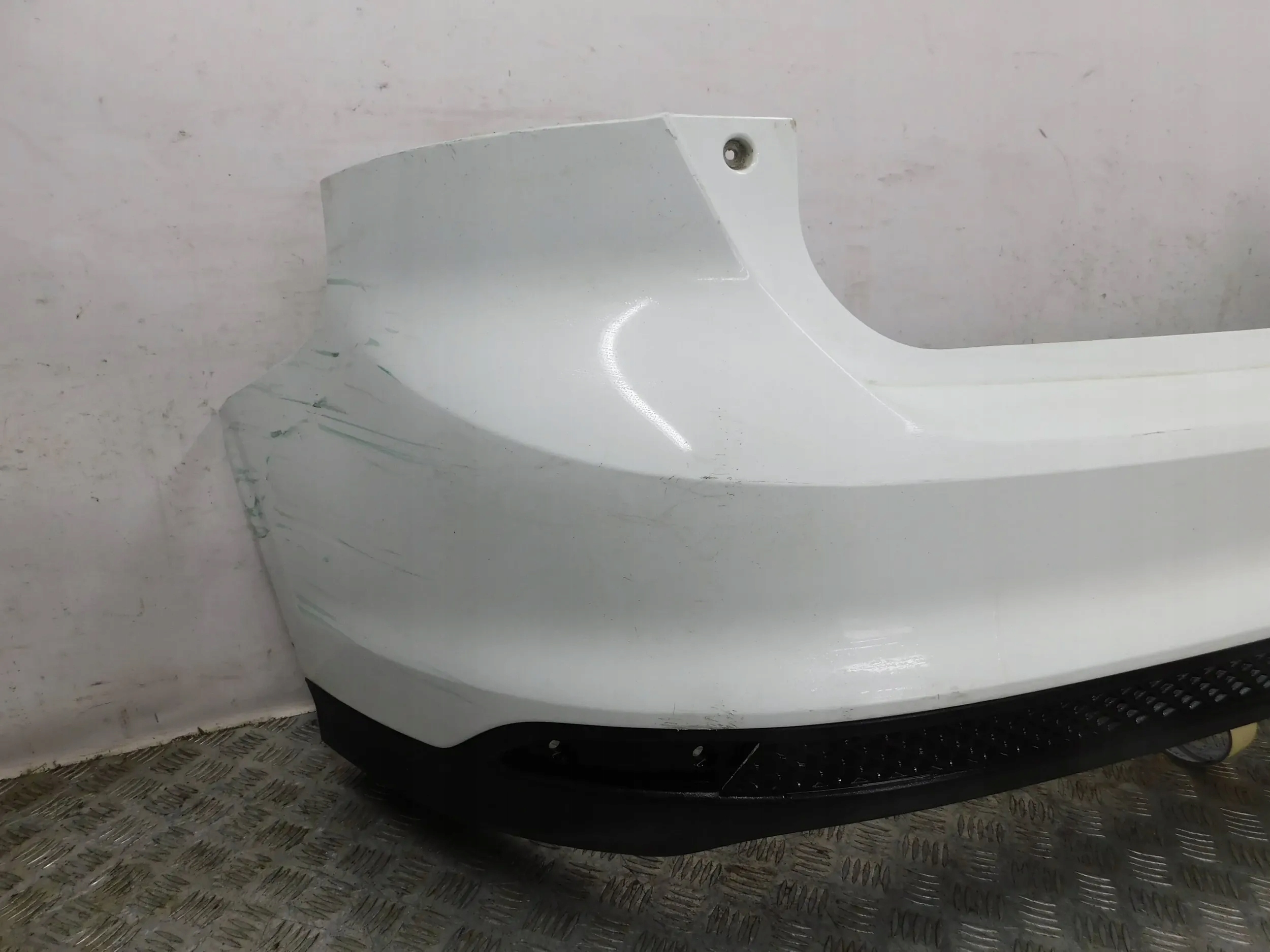 ZADNÝ NÁRAZNÍK FORD FOCUS 3 III MK3 HB