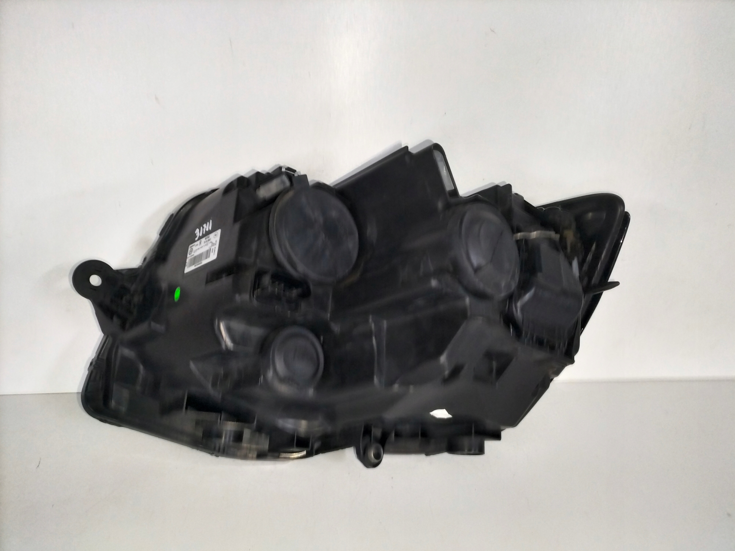 PRAVE PREDNE SVETLO VW T6 15-