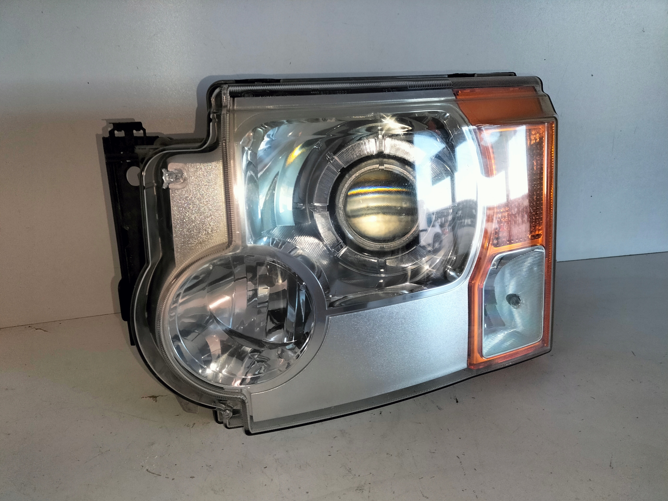 LAVE PREDNE SVETLO LAND ROVER DISCOVERY III 04-09 BI-XENON