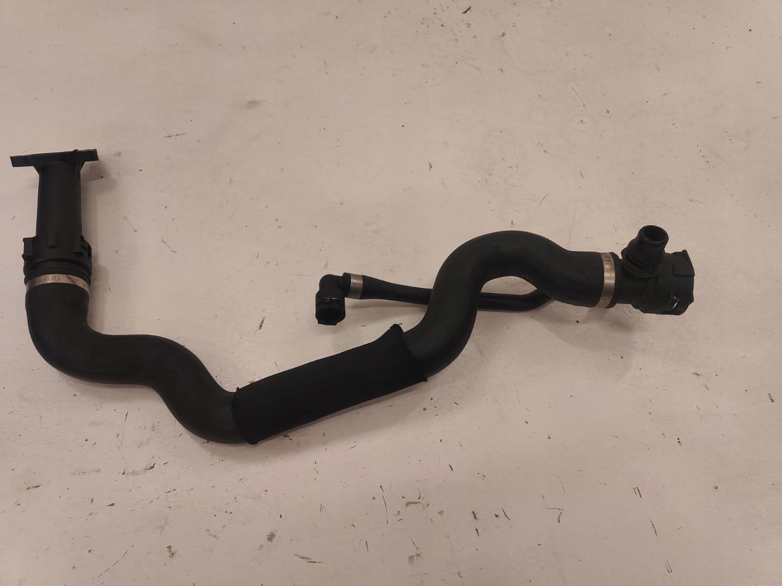 BMW e90 n47d20c 8511623-02 HADICA TRUBKA VODY HADICA TRUBKA
