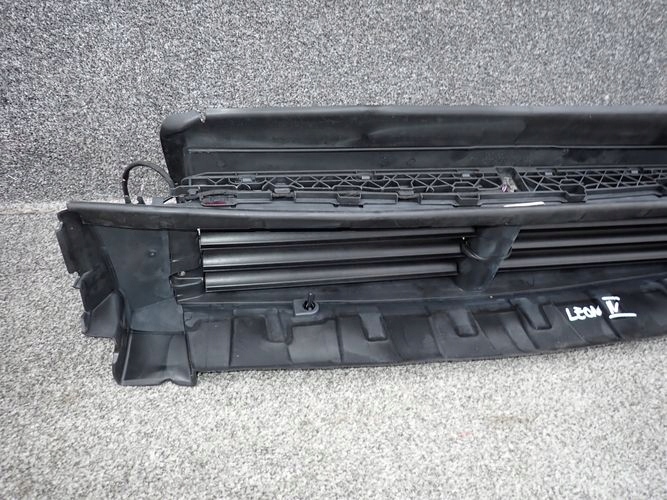 SEAT VW AUDI JETTA MRIEŽKA 17A122327A