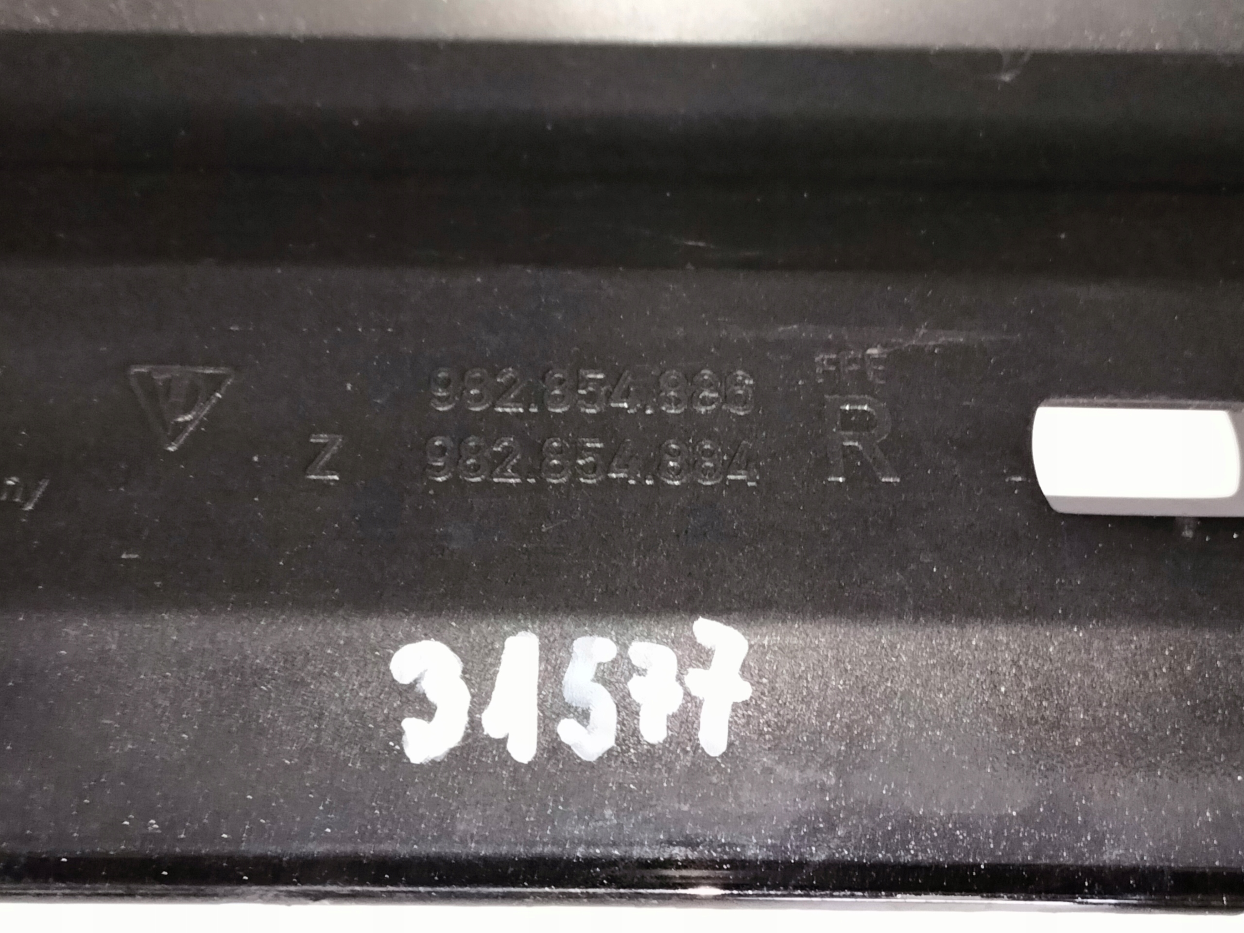 PRAVA PRAHOVA LISTA PORSCHE BOXSTER CAYMAN 982 16-